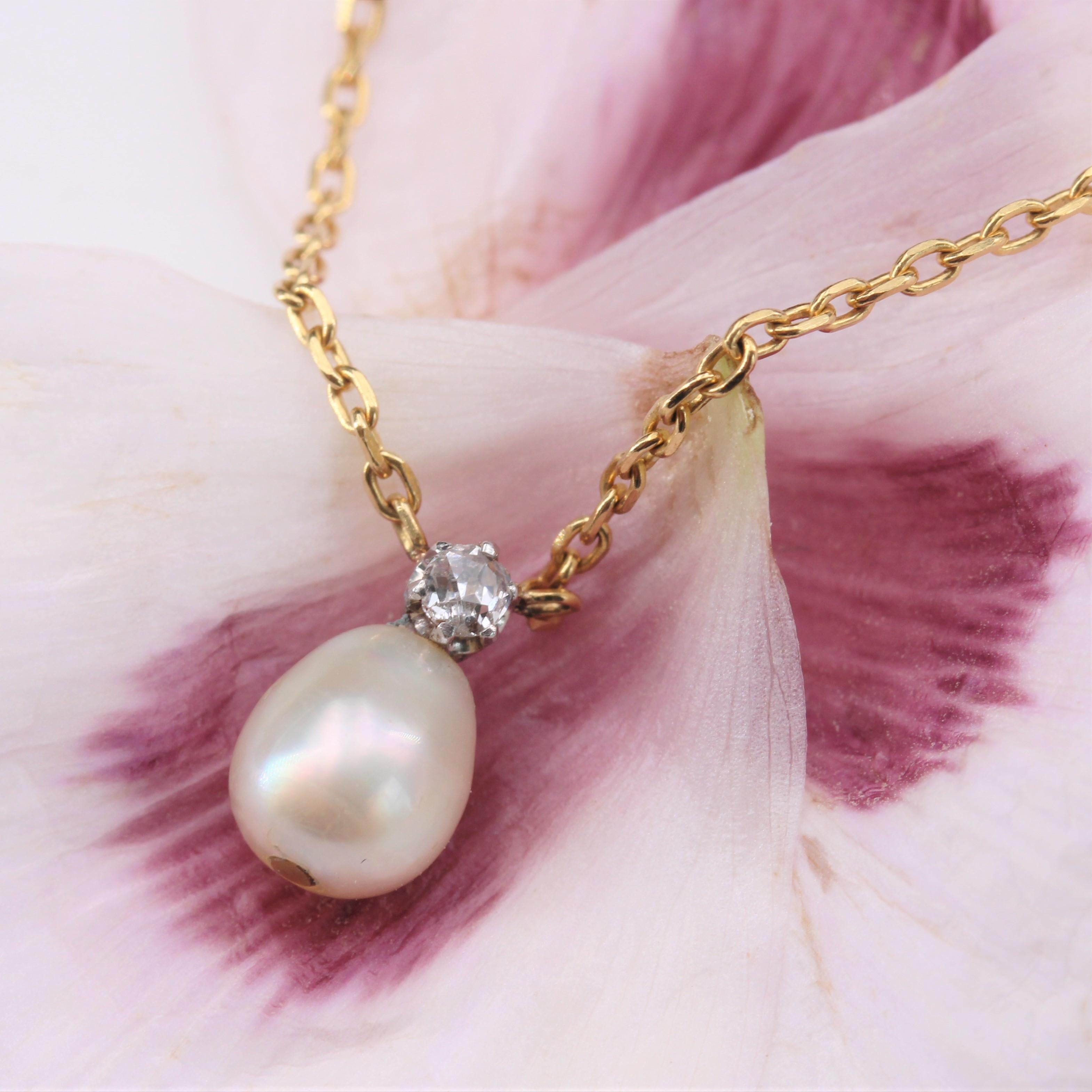 20th Century Fine Pearl and Diamond 18 Karat Yellow Gold Necklace For Sale 4