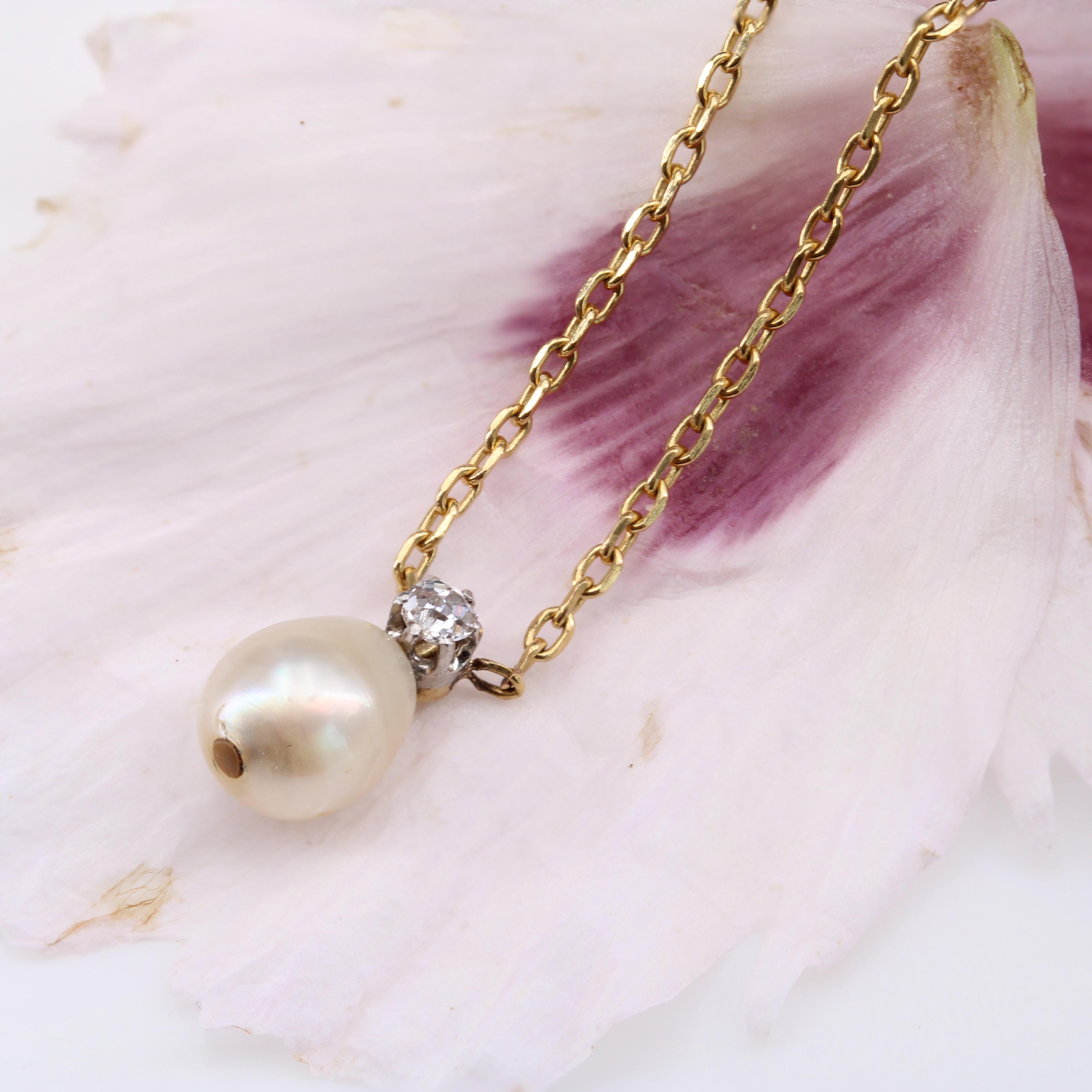 Belle Époque 20th Century Fine Pearl and Diamond 18 Karat Yellow Gold Necklace For Sale