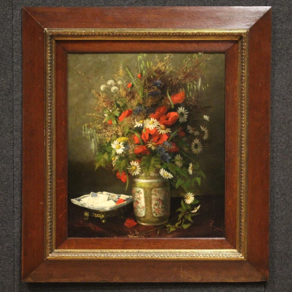 Flemish painting from the first half of the 20th century. Work oil on canvas depicting still life Vase with flowers of good pictorial quality. Nice size and pleasant impact painting adorned by a wooden and plaster frame with gilding decoration (see