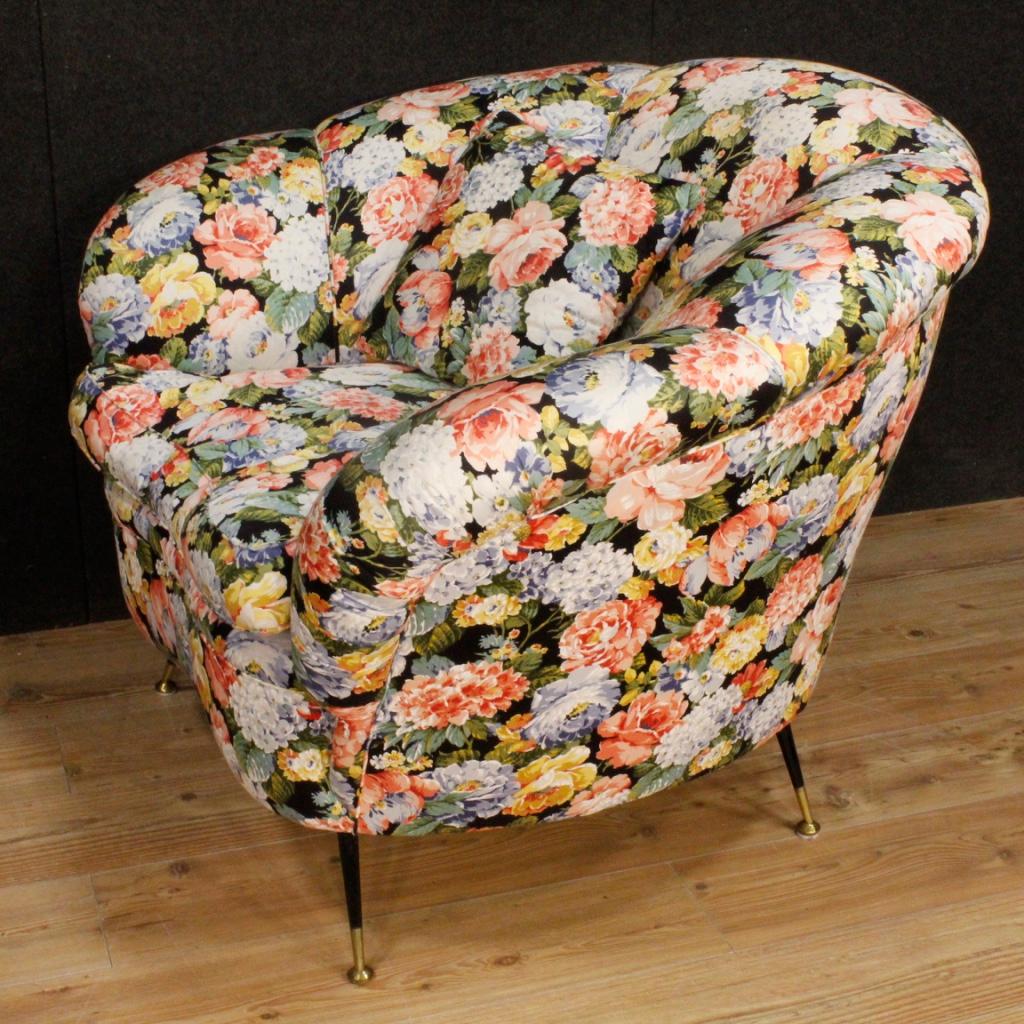 20th Century Floral Fabric Italian Pair of Design Armchairs, 1960 In Good Condition In Vicoforte, Piedmont