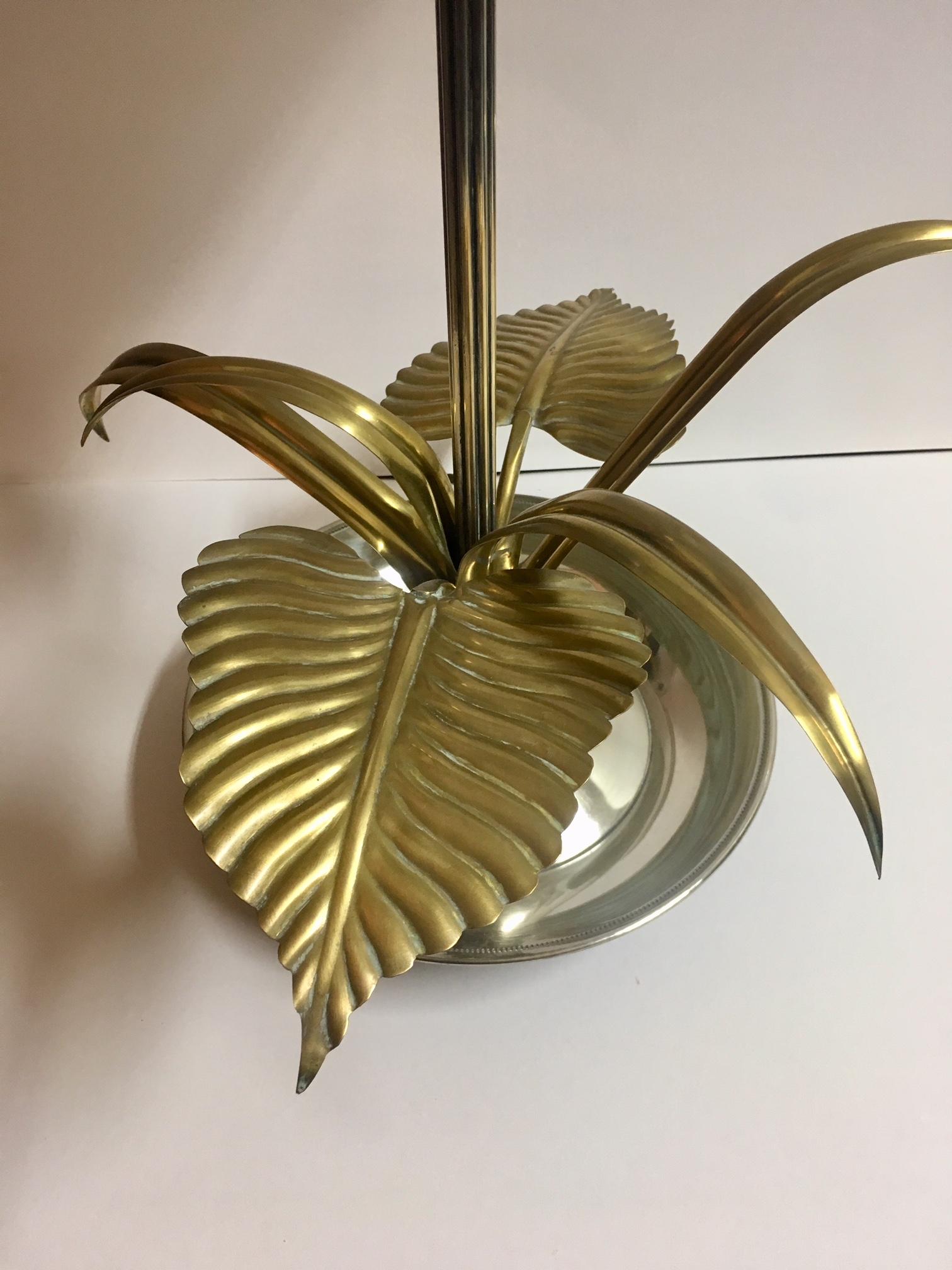 Blumen-Tischlampe des 20. Jahrhunderts (Messing) im Angebot
