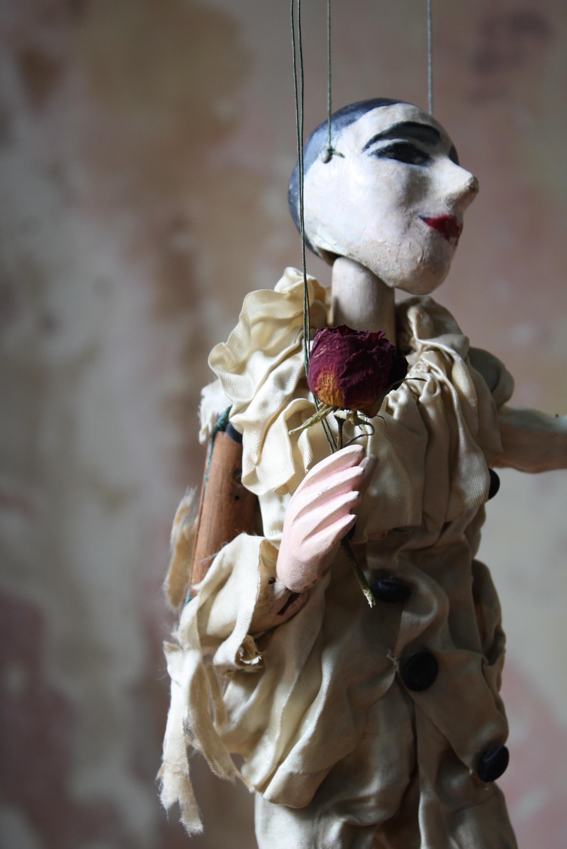Volkskunst des 20. Jahrhunderts John Carr's Jacquard-Puppen Marionette Pierrot & Pierette im Zustand „Gut“ im Angebot in Lowestoft, GB