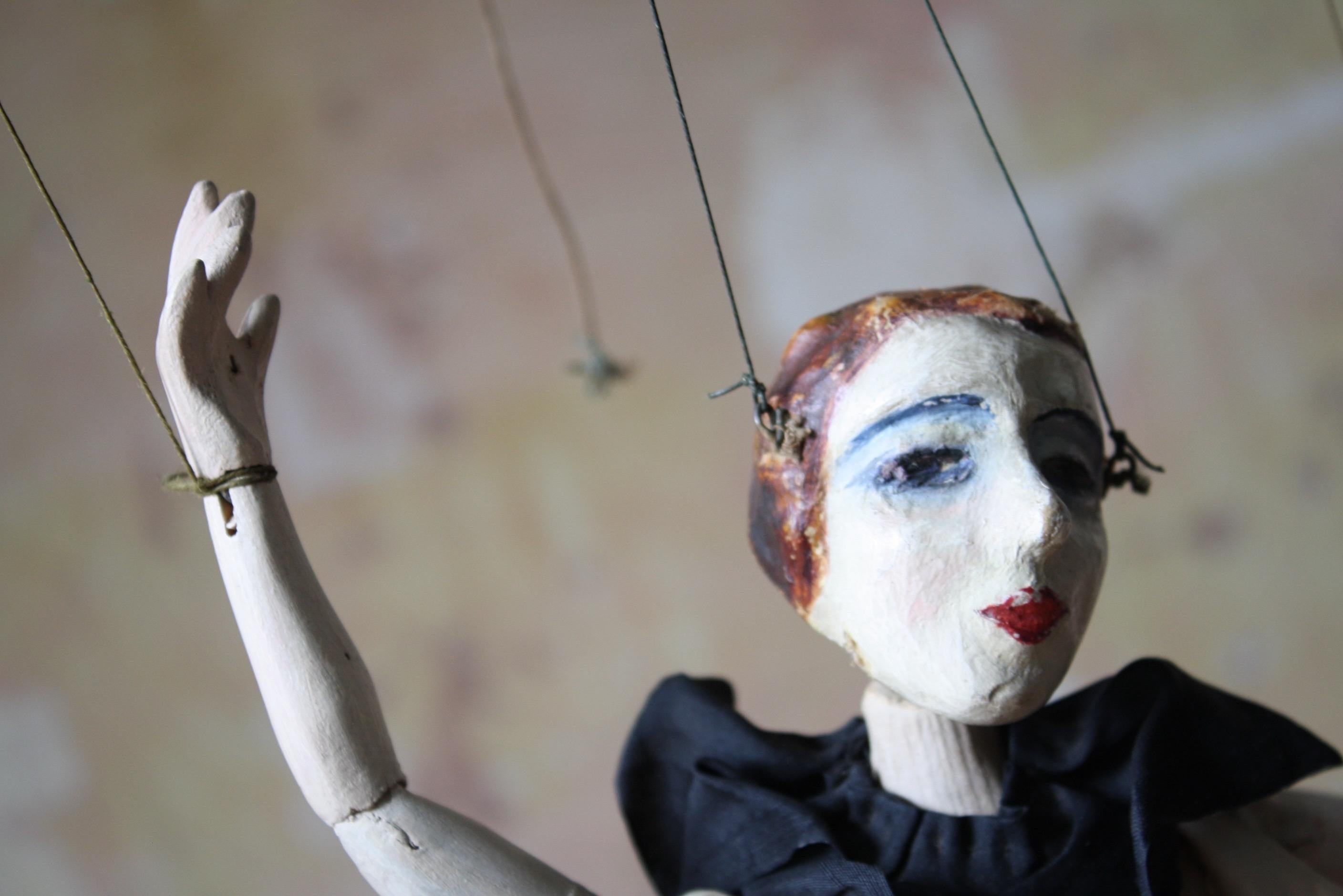 Anglais Art populaire du 20e siècle I Johns Marionnettes à Jacquard Marionnette Pierrot et Pierette en vente