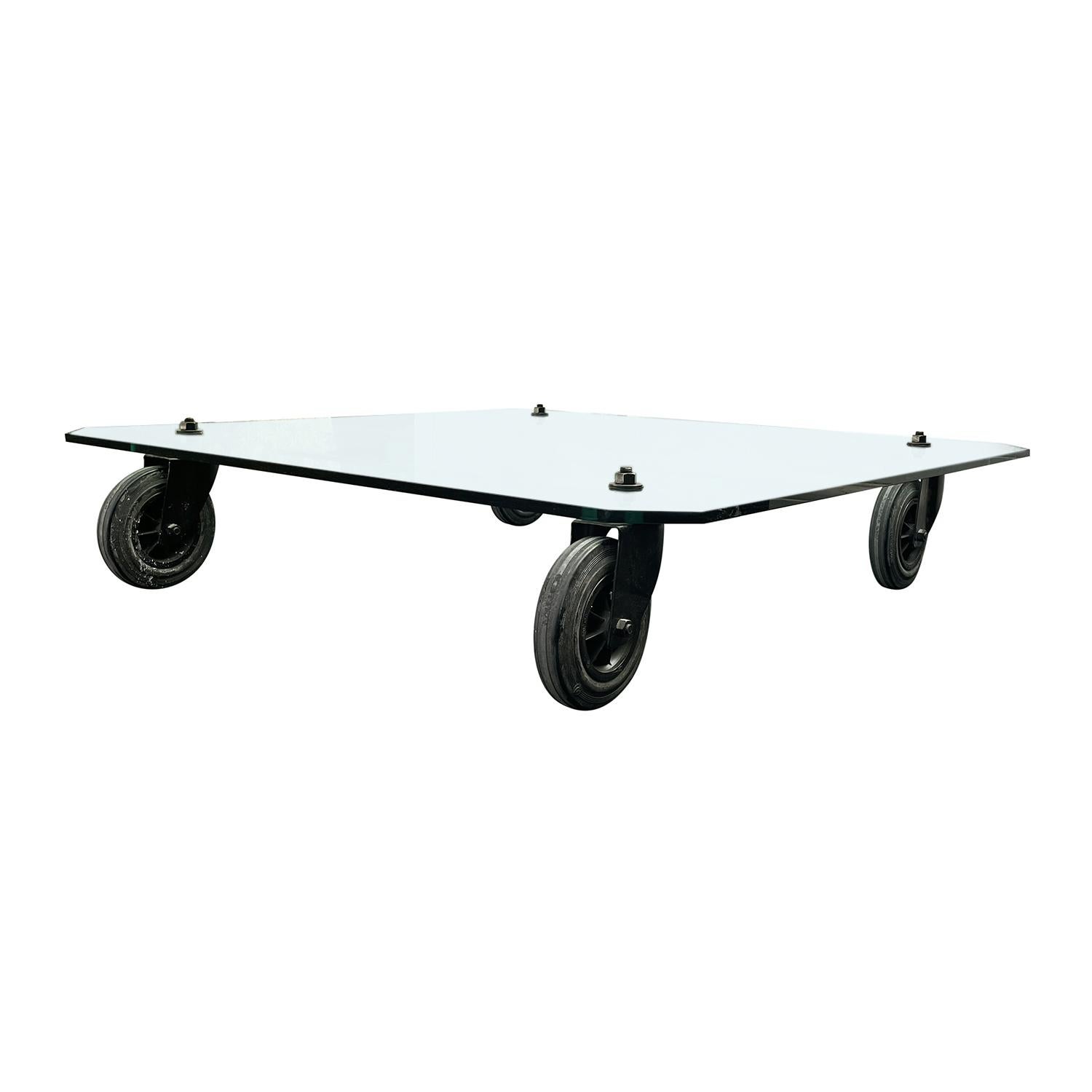 Mid-Century Modern 20th Century Italian Vintage Glass Coffee Table by Gae Aulenti & Fontana Arte For Sale