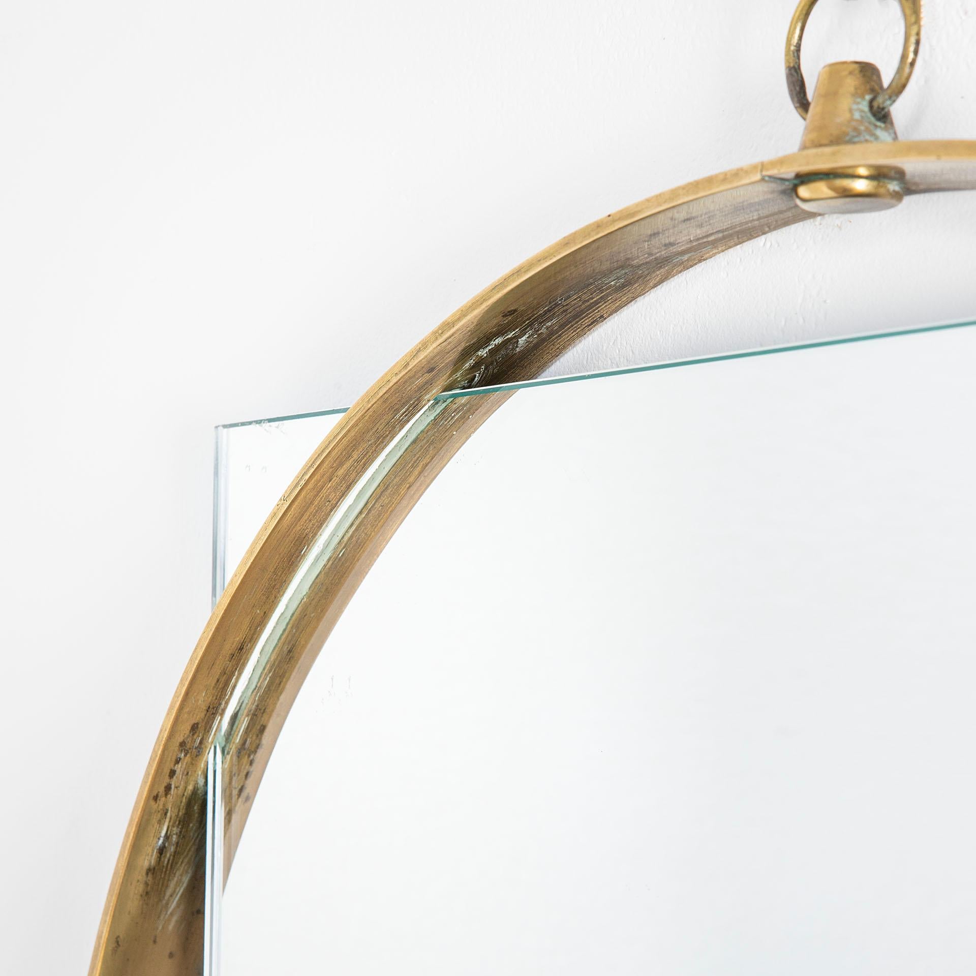 20th Century Fontana Arte Little Hanging Mirror with Brass Frame, 50s In Good Condition For Sale In Turin, Turin