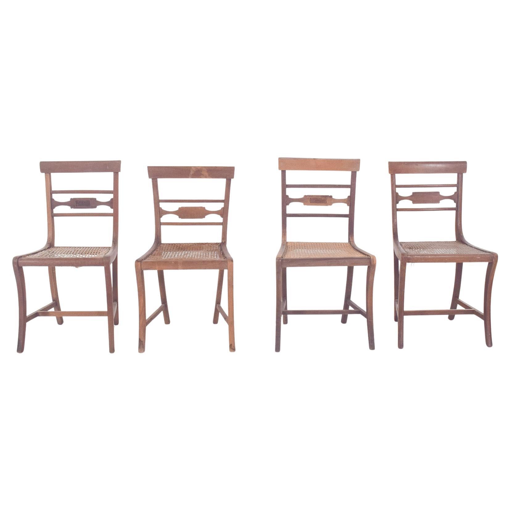 20e siècle Quatre chaises à fond de paille