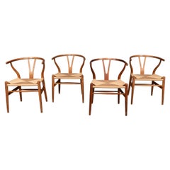 Quatre chaises de salle à manger Wishbone du XXe siècle par Hans J Wegners, vers 1960