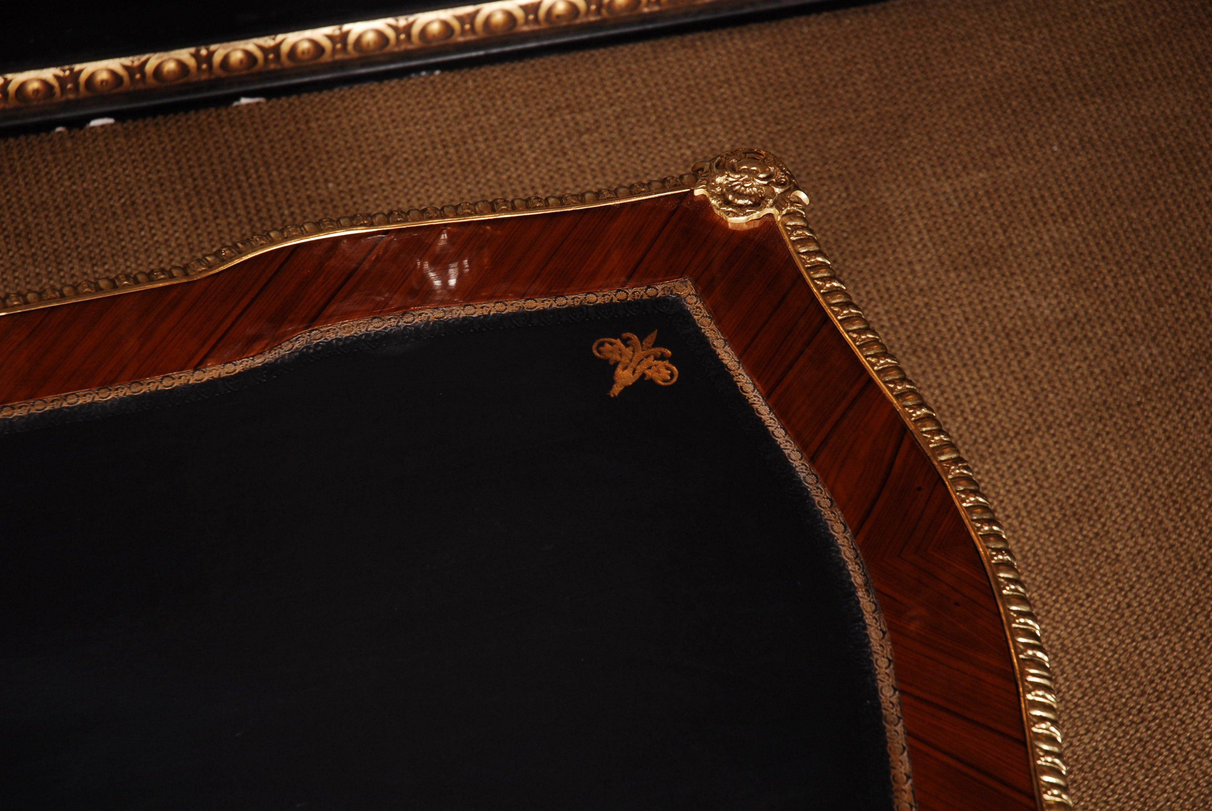 Siglo XX, Francia Bureau Plat en el estilo antiguo Louis Quinze Chapa exótica Madera en venta