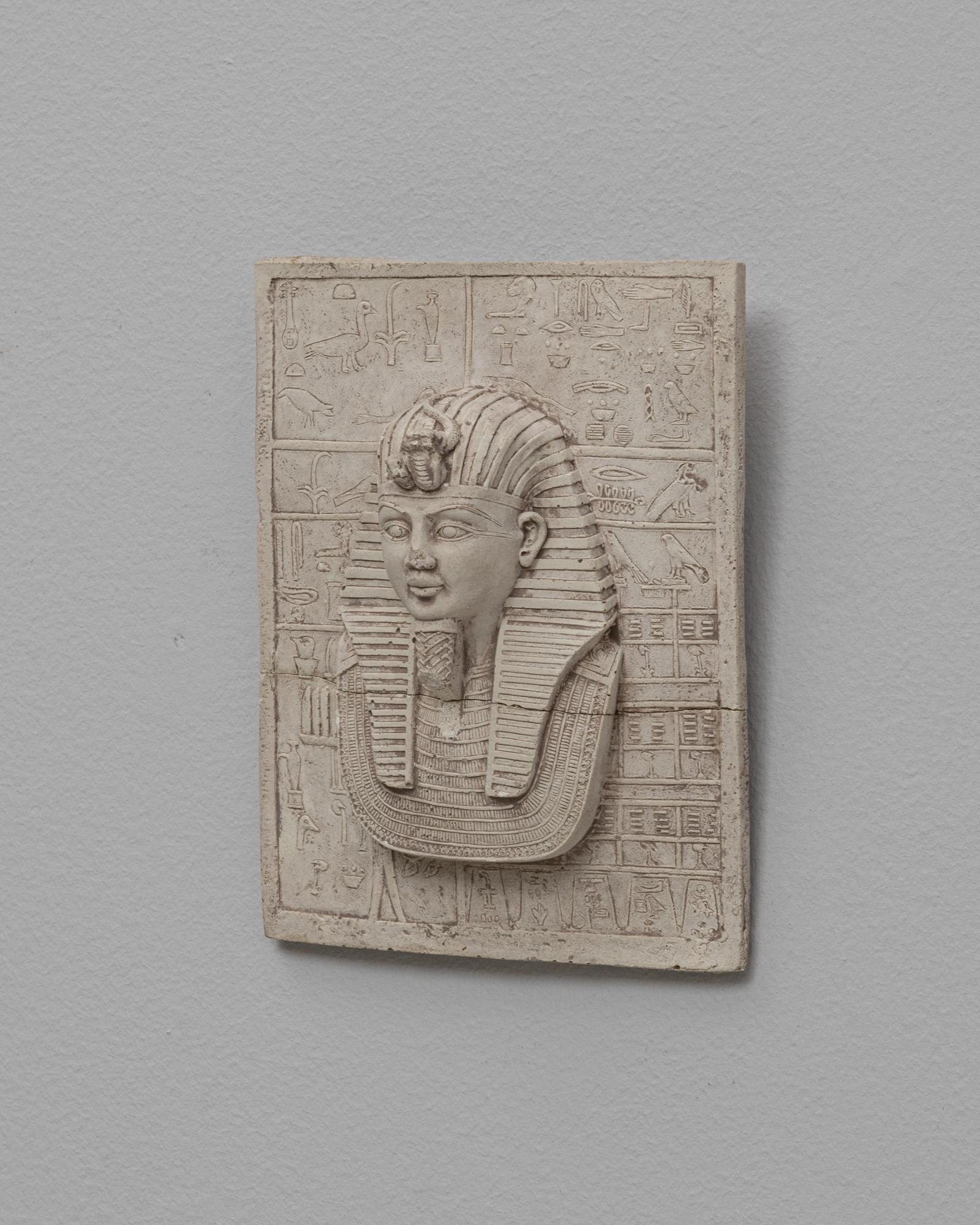 20. Jahrhundert Frankreich Keramik König Tut Wandtafel im Angebot 2