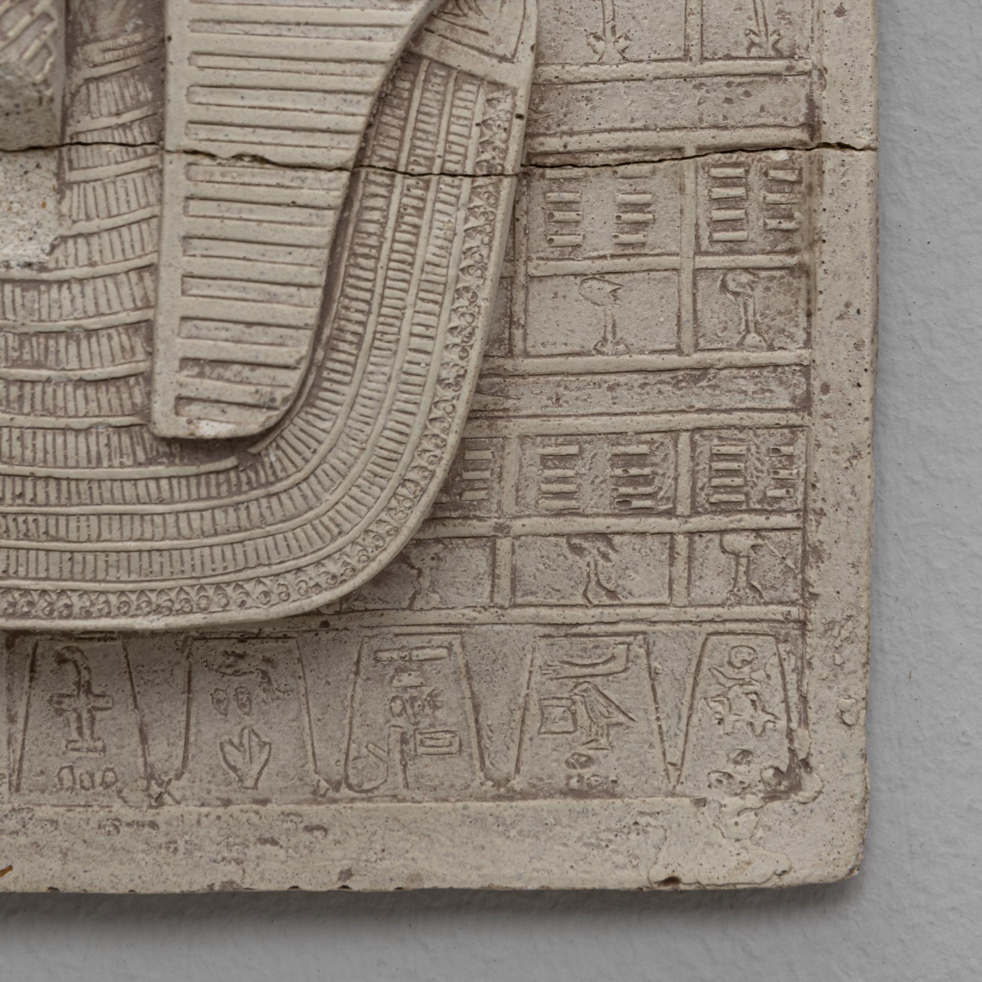 20. Jahrhundert Frankreich Keramik König Tut Wandtafel im Angebot 5