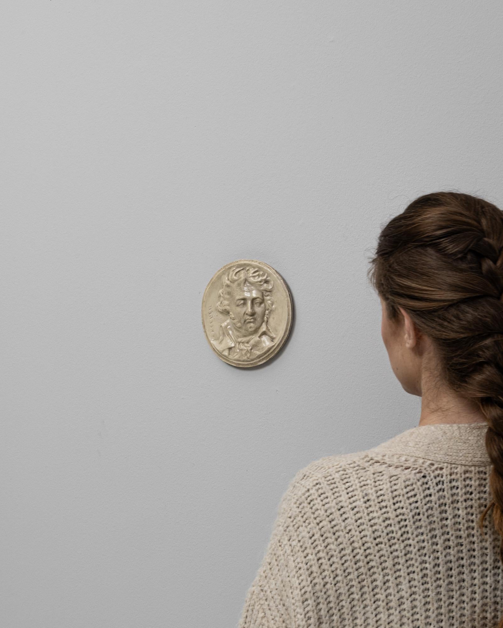 20. Jahrhundert Frankreich keramische Wand Kunst eines Mannes von Kleber (Keramik) im Angebot