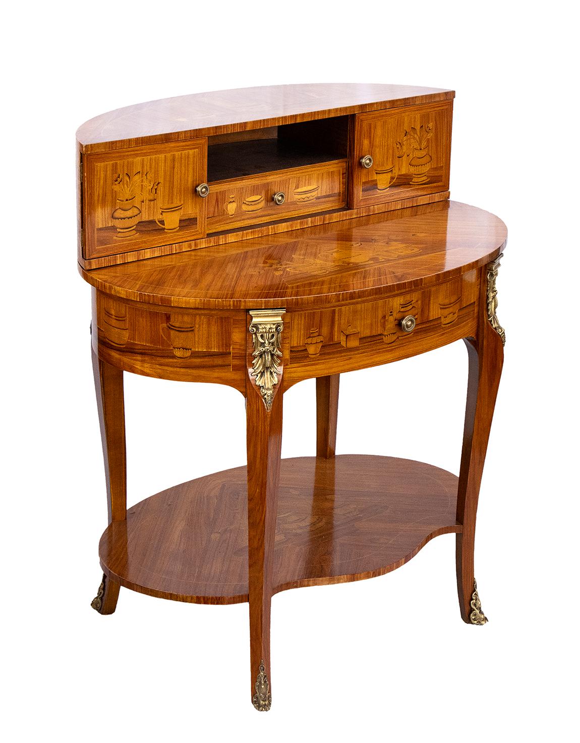Français Bureau et table à écrire en marqueterie de bois de roi Louis XV du 20e siècle