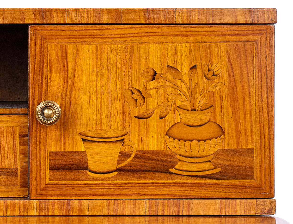 Fruitiers Bureau et table à écrire en marqueterie de bois de roi Louis XV du 20e siècle