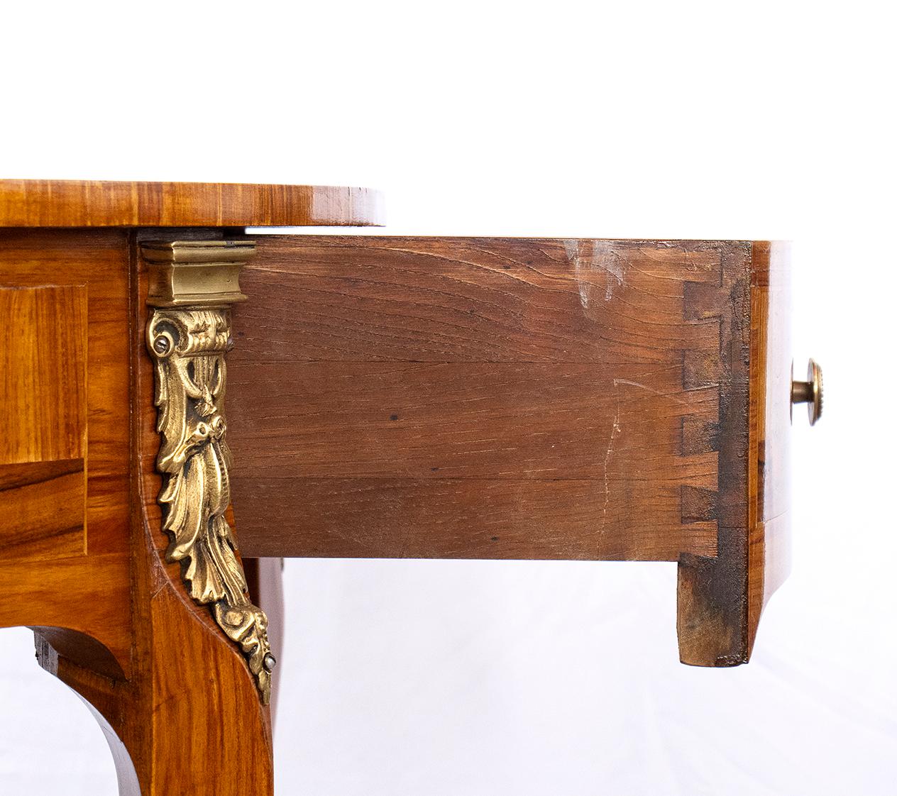 Bureau et table à écrire en marqueterie de bois de roi Louis XV du 20e siècle 2