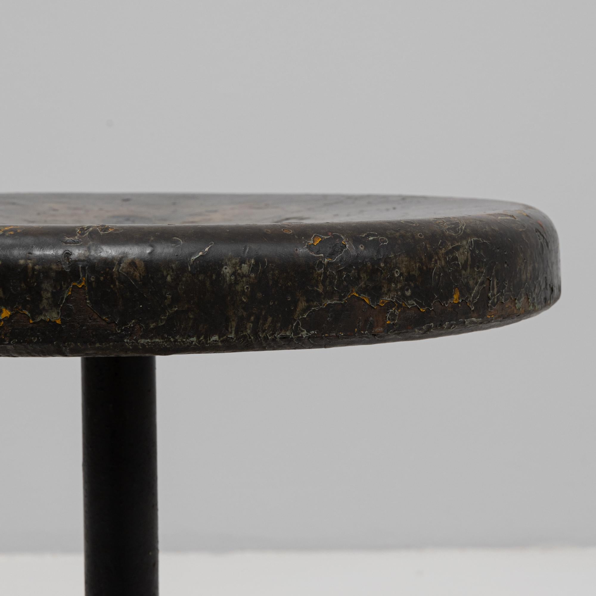 France, 20e siècle Tabouret en métal avec assise en bois en vente 2