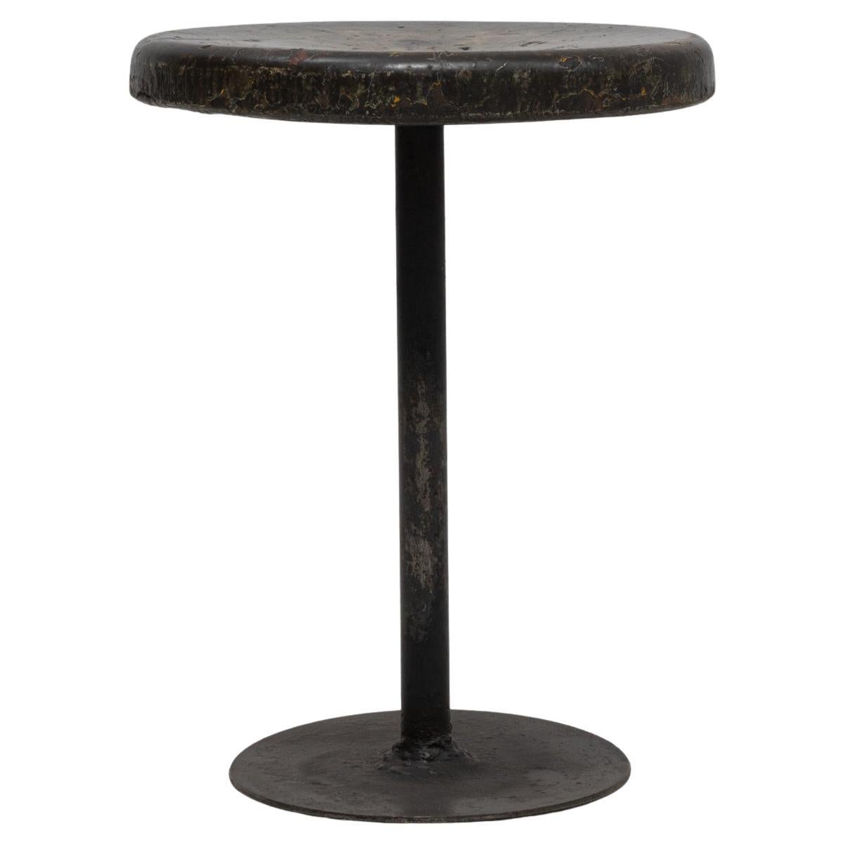 France, 20e siècle Tabouret en métal avec assise en bois