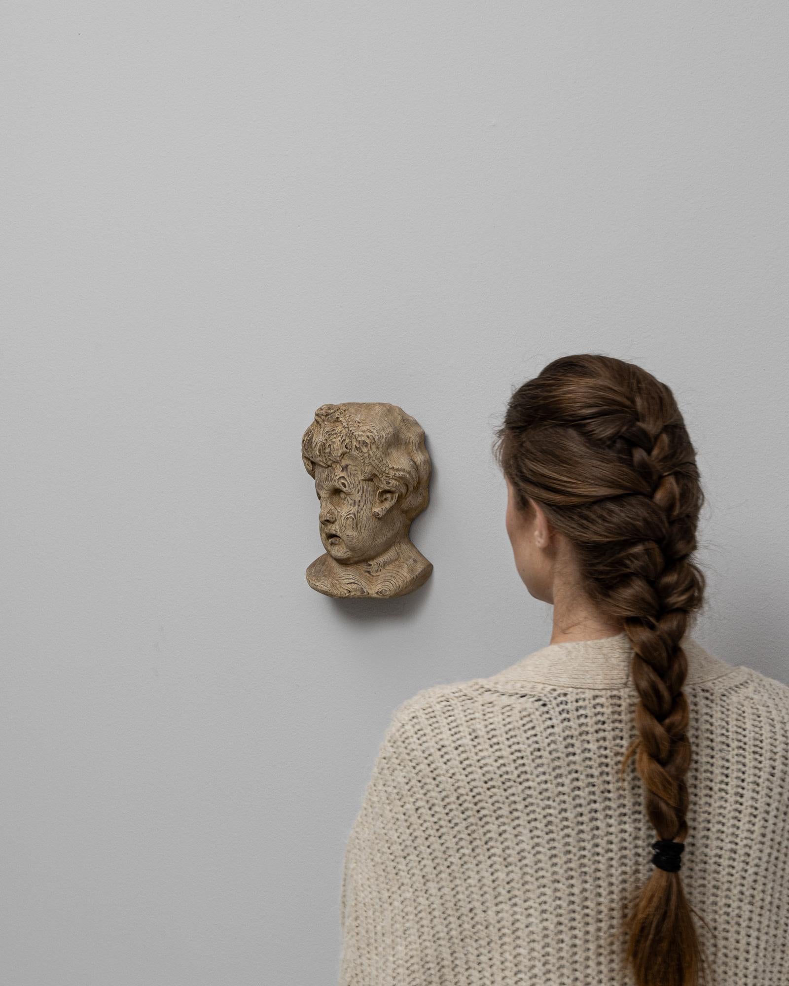 20ième siècle 20ème siècle France Sculpture murale en Oak Oak d'un bébé en vente