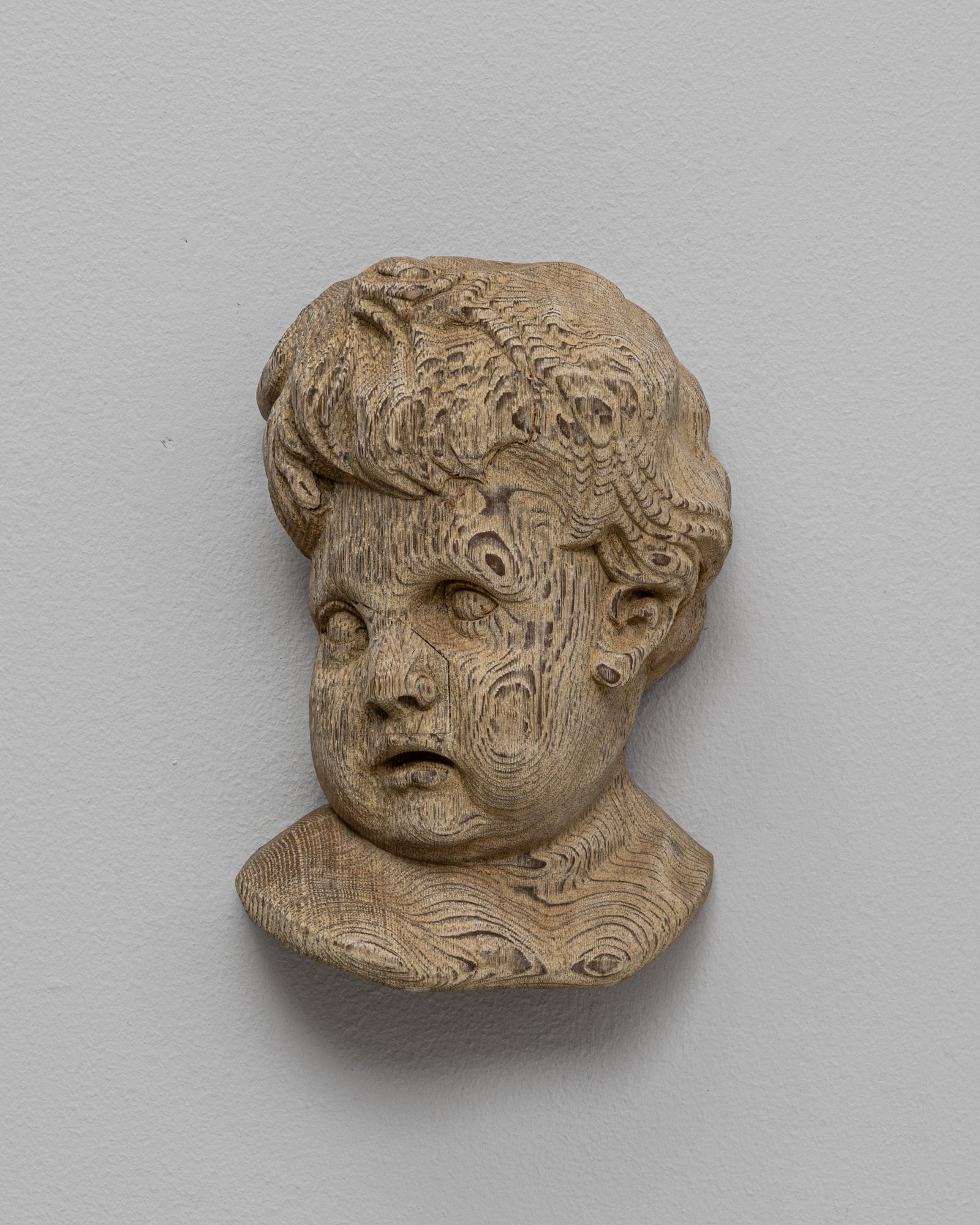 Chêne 20ème siècle France Sculpture murale en Oak Oak d'un bébé en vente