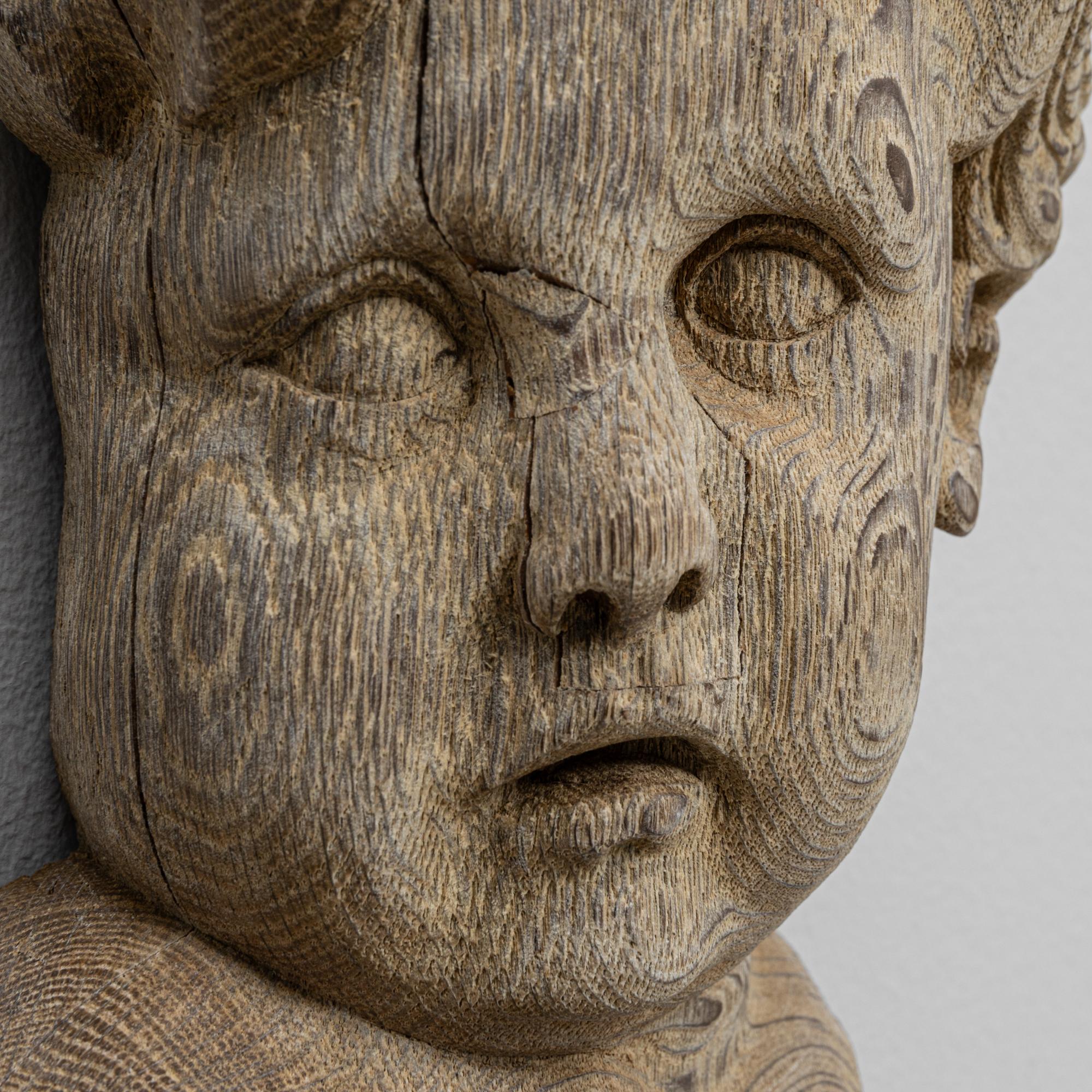 20ème siècle France Sculpture murale en Oak Oak d'un bébé en vente 2