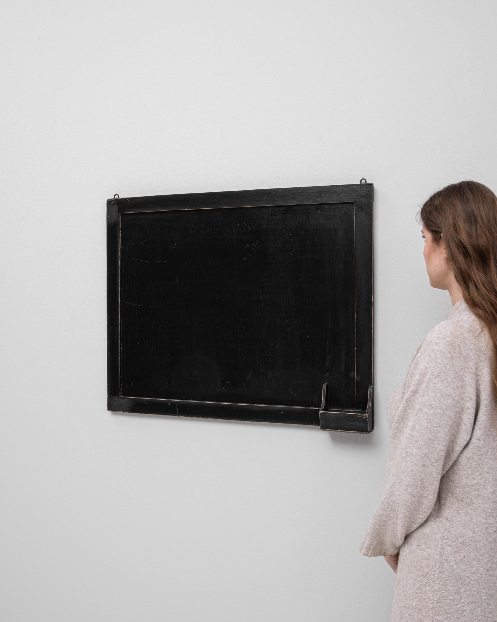 Frankreich, 20. Jahrhundert, Holzschreibtafel im Zustand „Gut“ im Angebot in High Point, NC