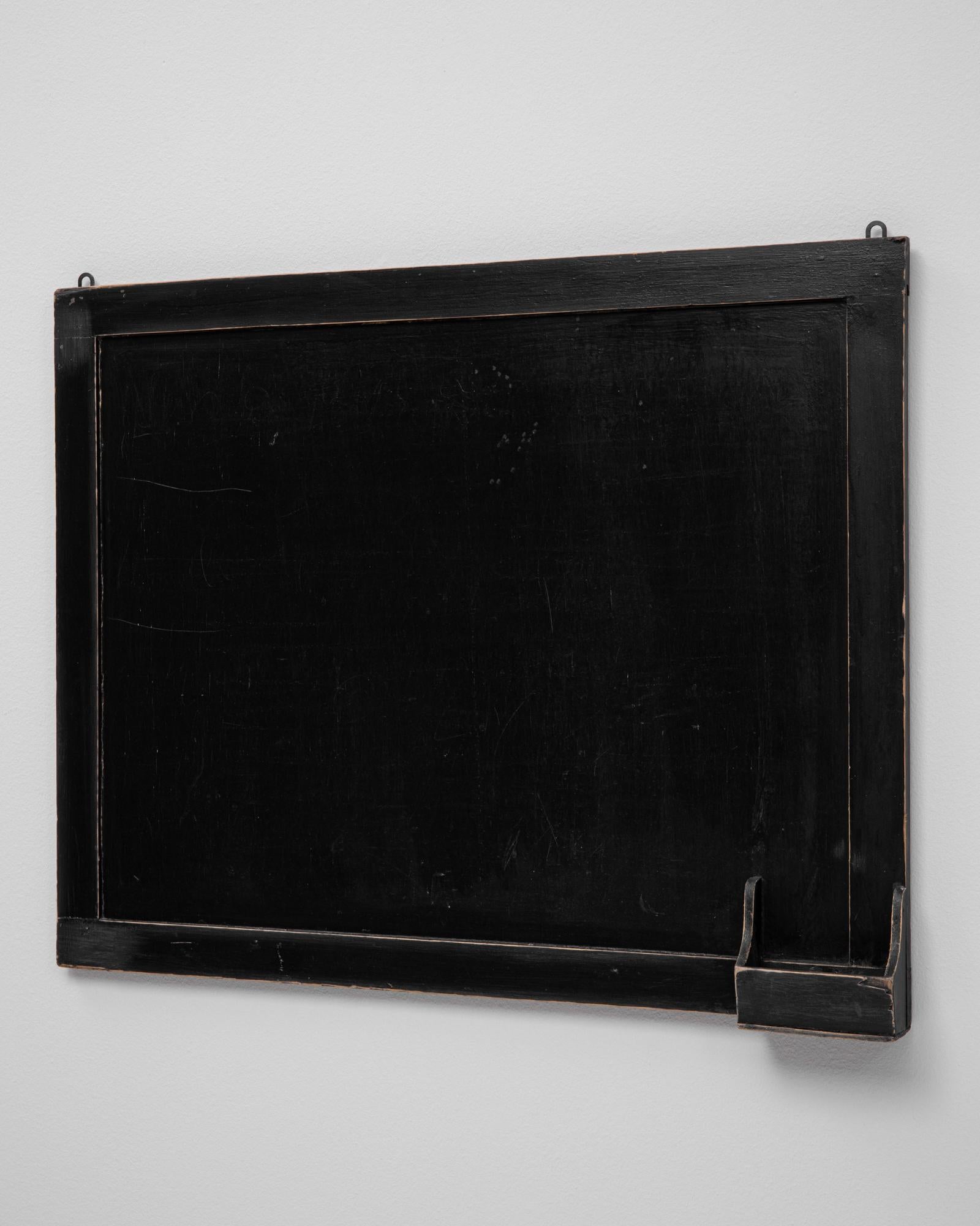 Frankreich, 20. Jahrhundert, Holzschreibtafel im Angebot 2