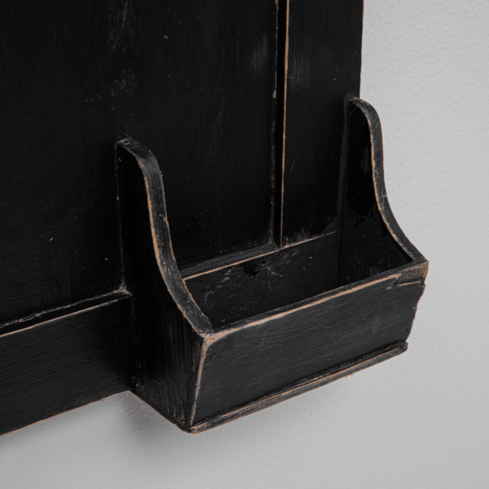 Frankreich, 20. Jahrhundert, Holzschreibtafel im Angebot 5