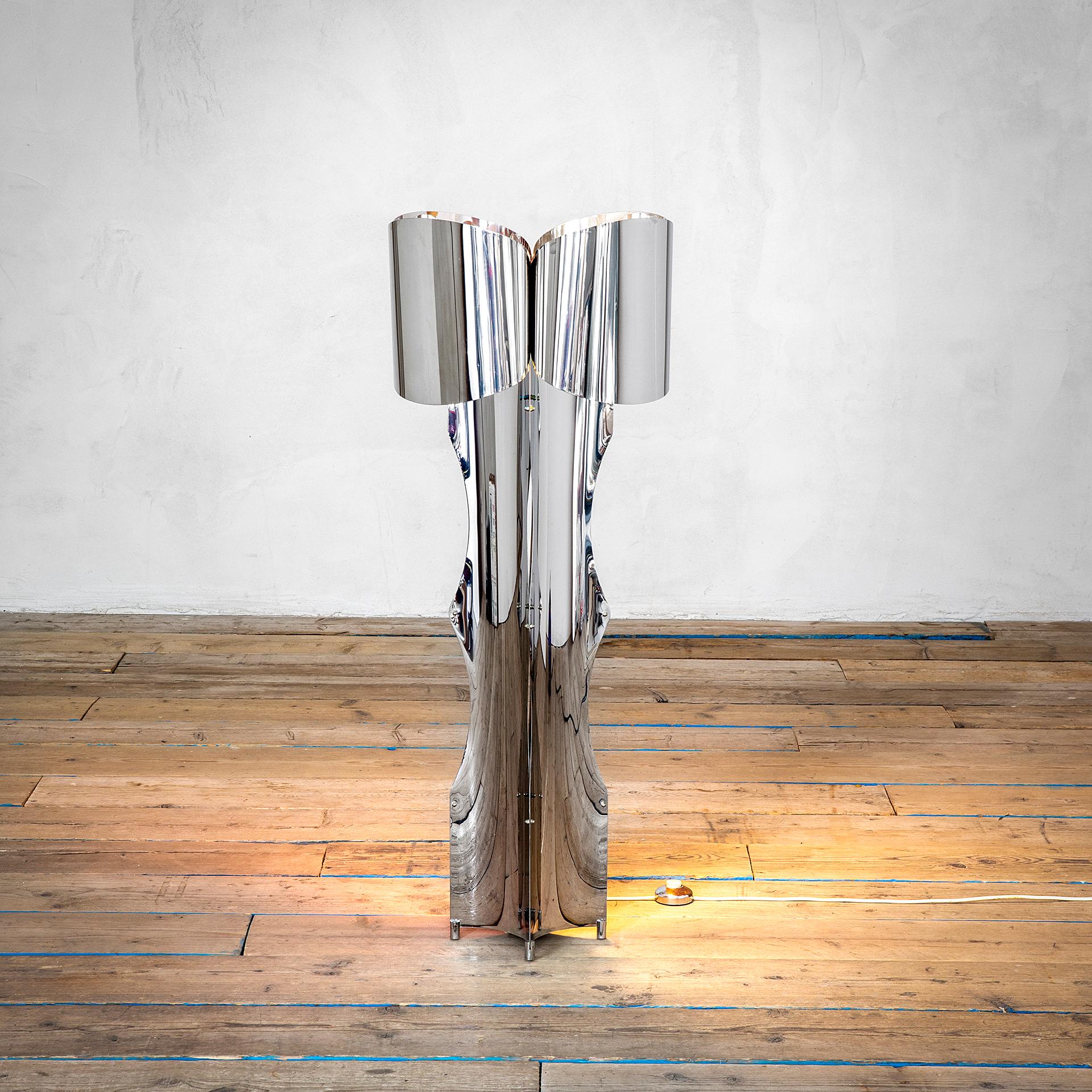 Gorgeous sculptural floor light by Francois Monnet Sonneman designed in '70s. 
The floor lamps is entirely in chromed metal and it is conceived as a 4 petal flowers that create this wonderful design. 
Feet and top are in brushed steel. Fully