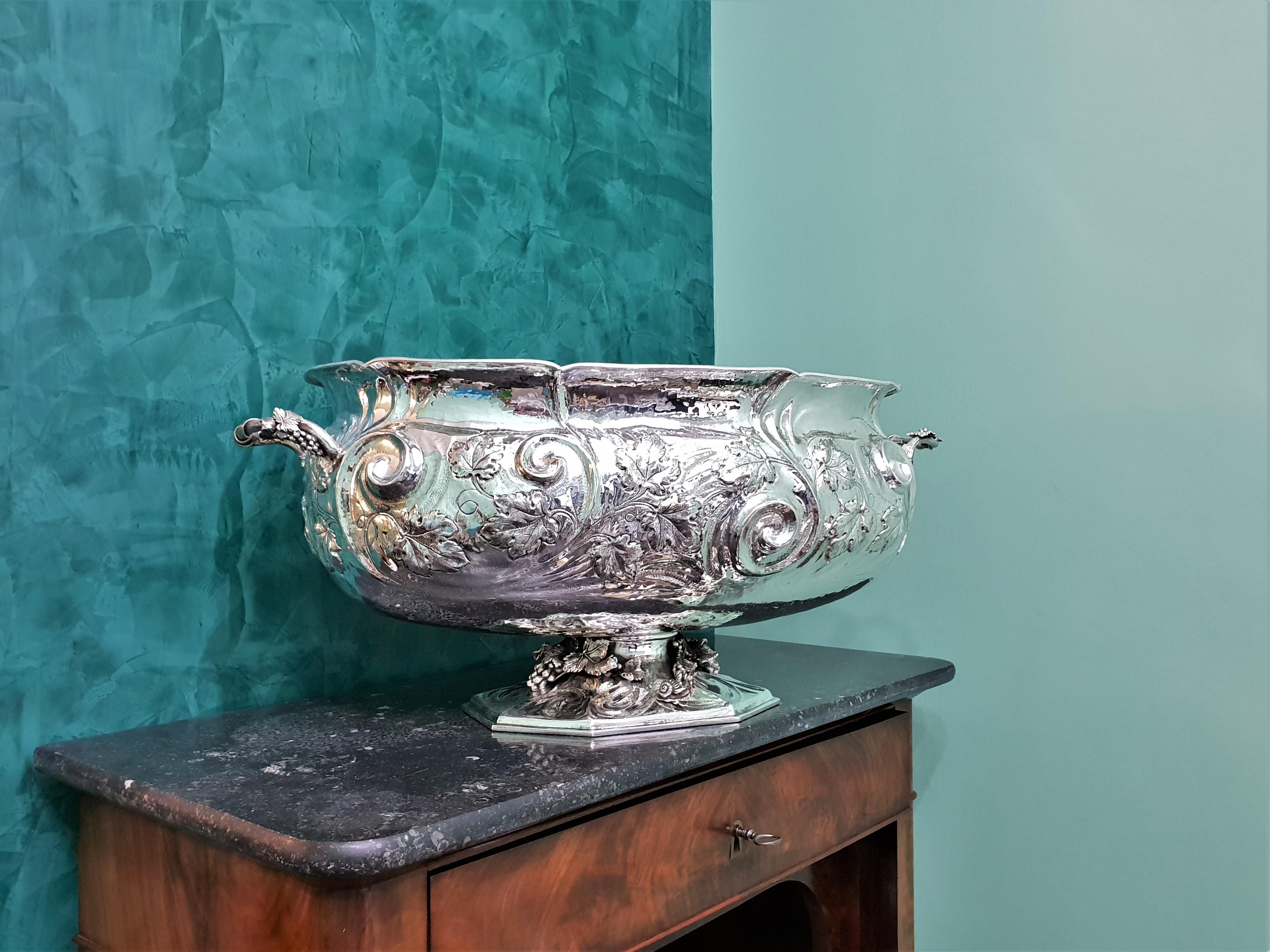 Italian 20th Century Fratelli Ponzone Rococo Engraved Silver Centerpiece, 1930s For Sale