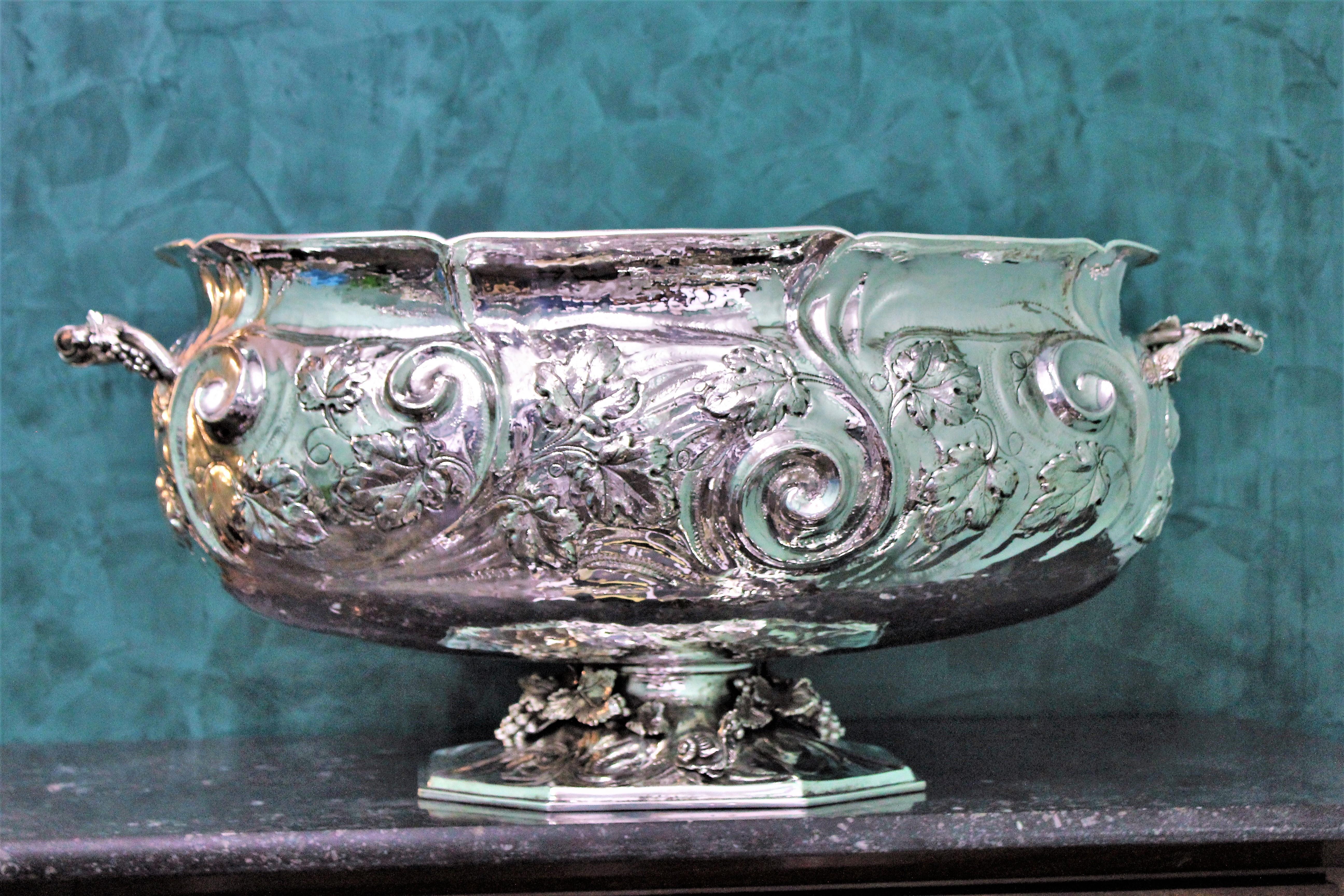 20th Century Fratelli Ponzone Rococo Engraved Silver Centerpiece, 1930s For Sale 3