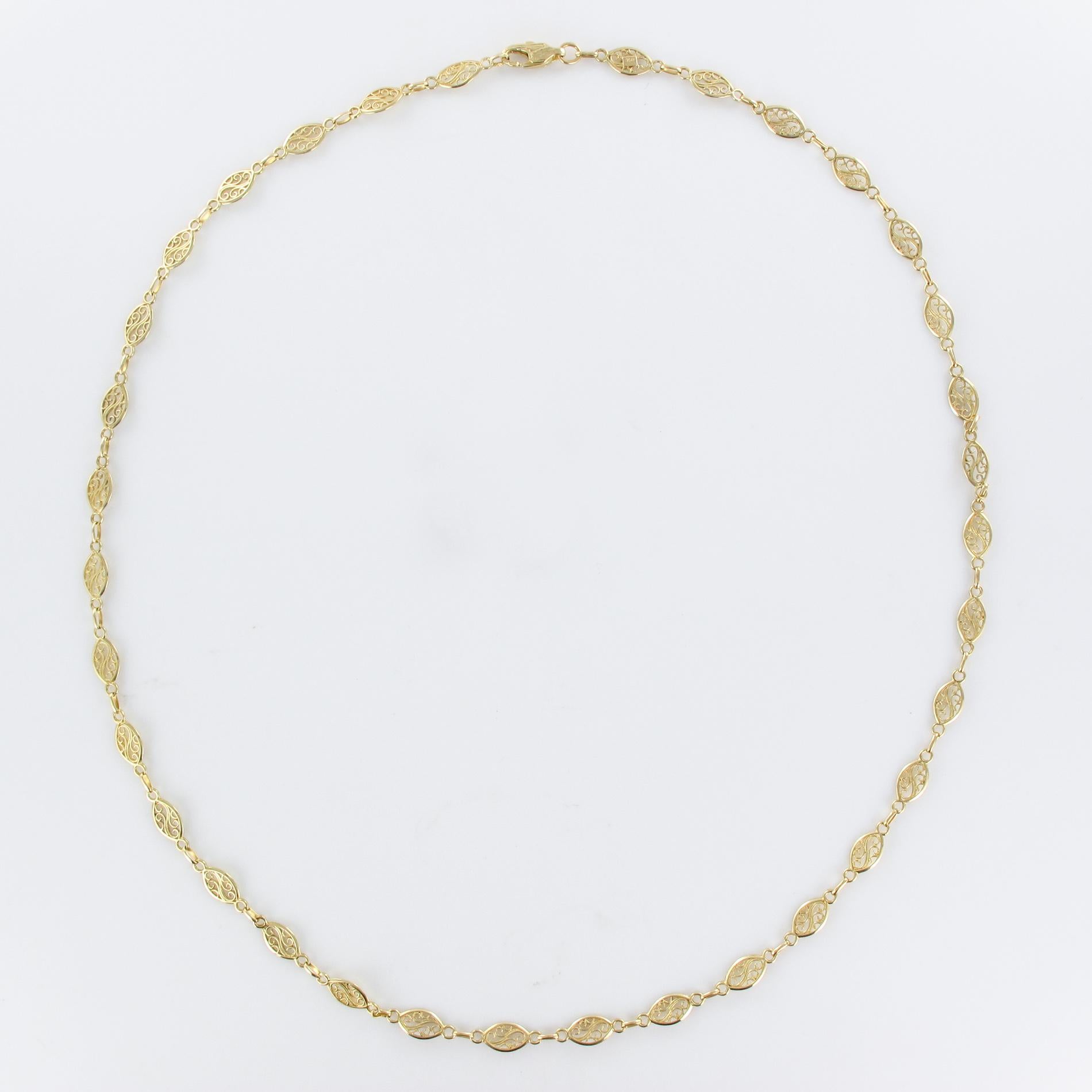 Women's 20th Century French 18 Karat Yellow Gold Filigree Shuttle Chain Necklace