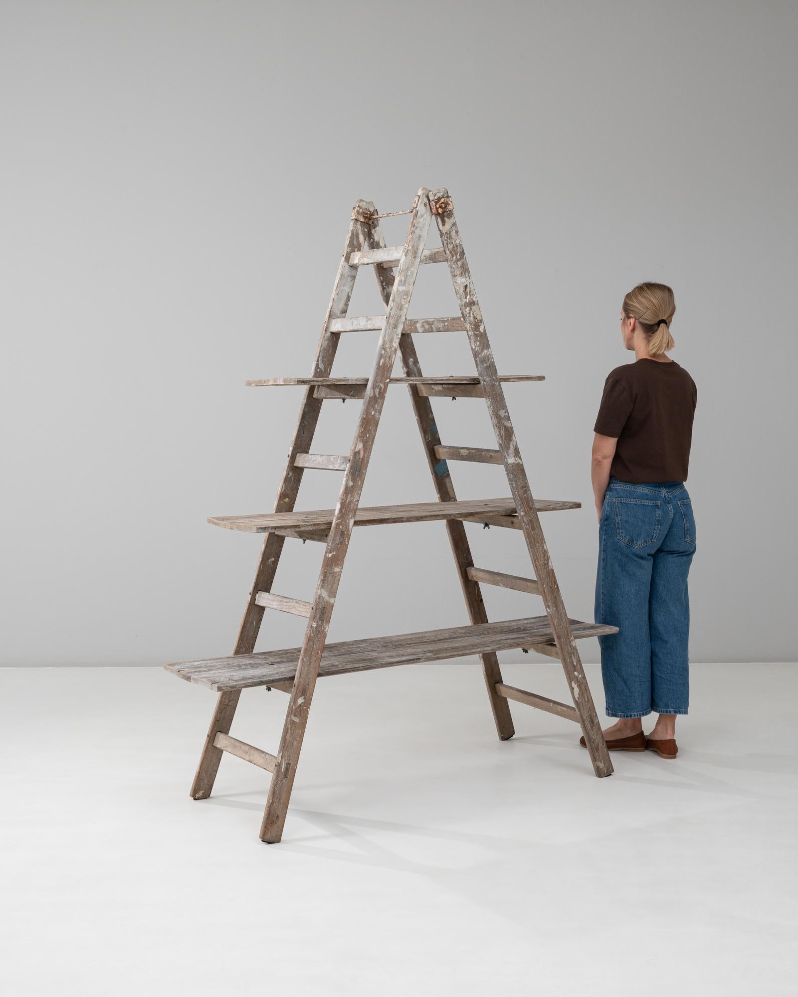 Scaffale francese con struttura ad A del XX secolo in vendita 1