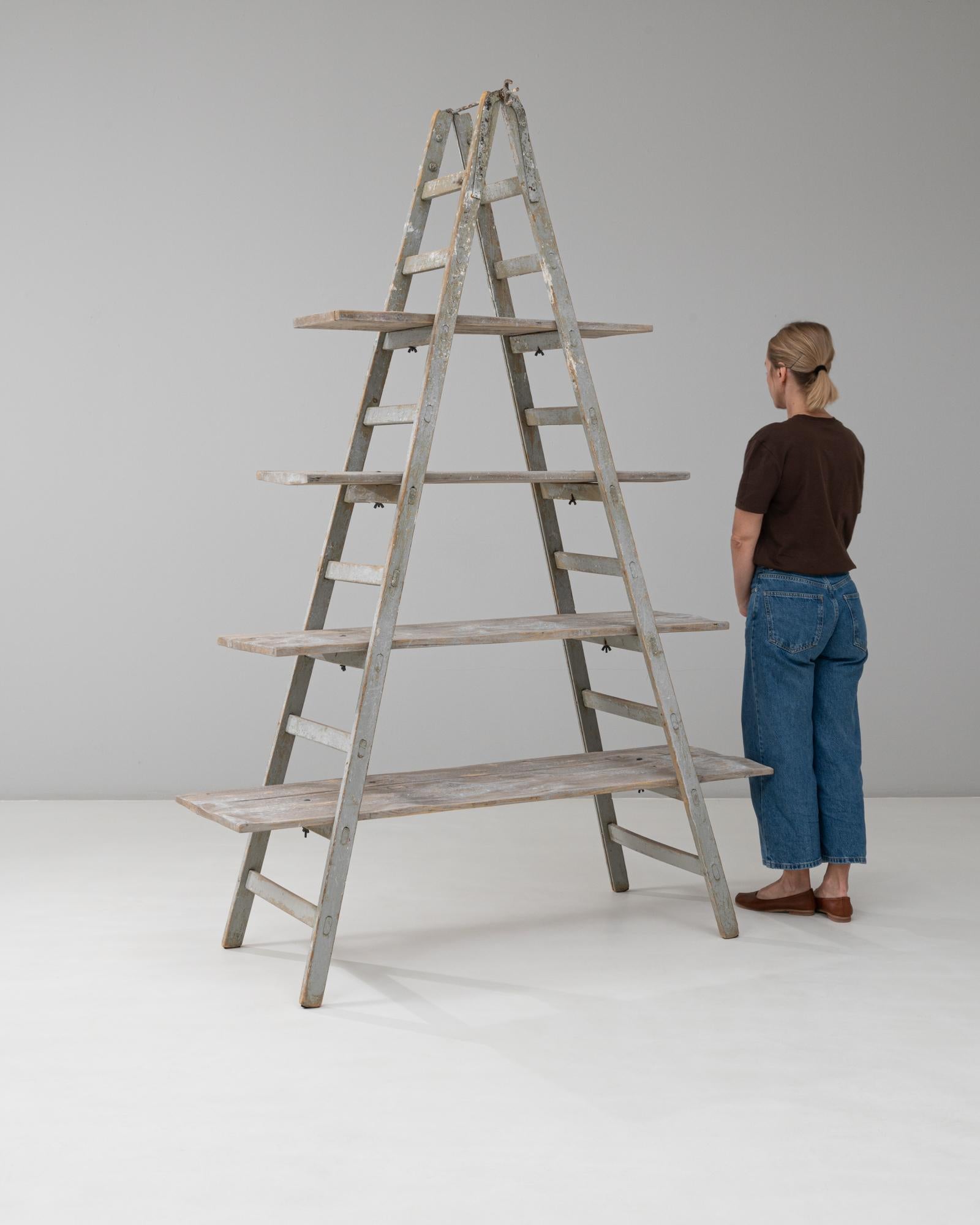 Scaffale francese con struttura ad A del XX secolo in vendita 1