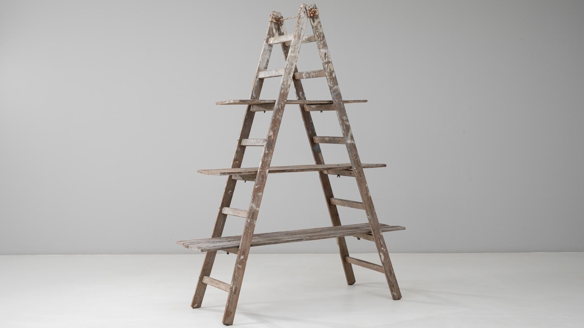 Scaffale francese con struttura ad A del XX secolo in vendita 3