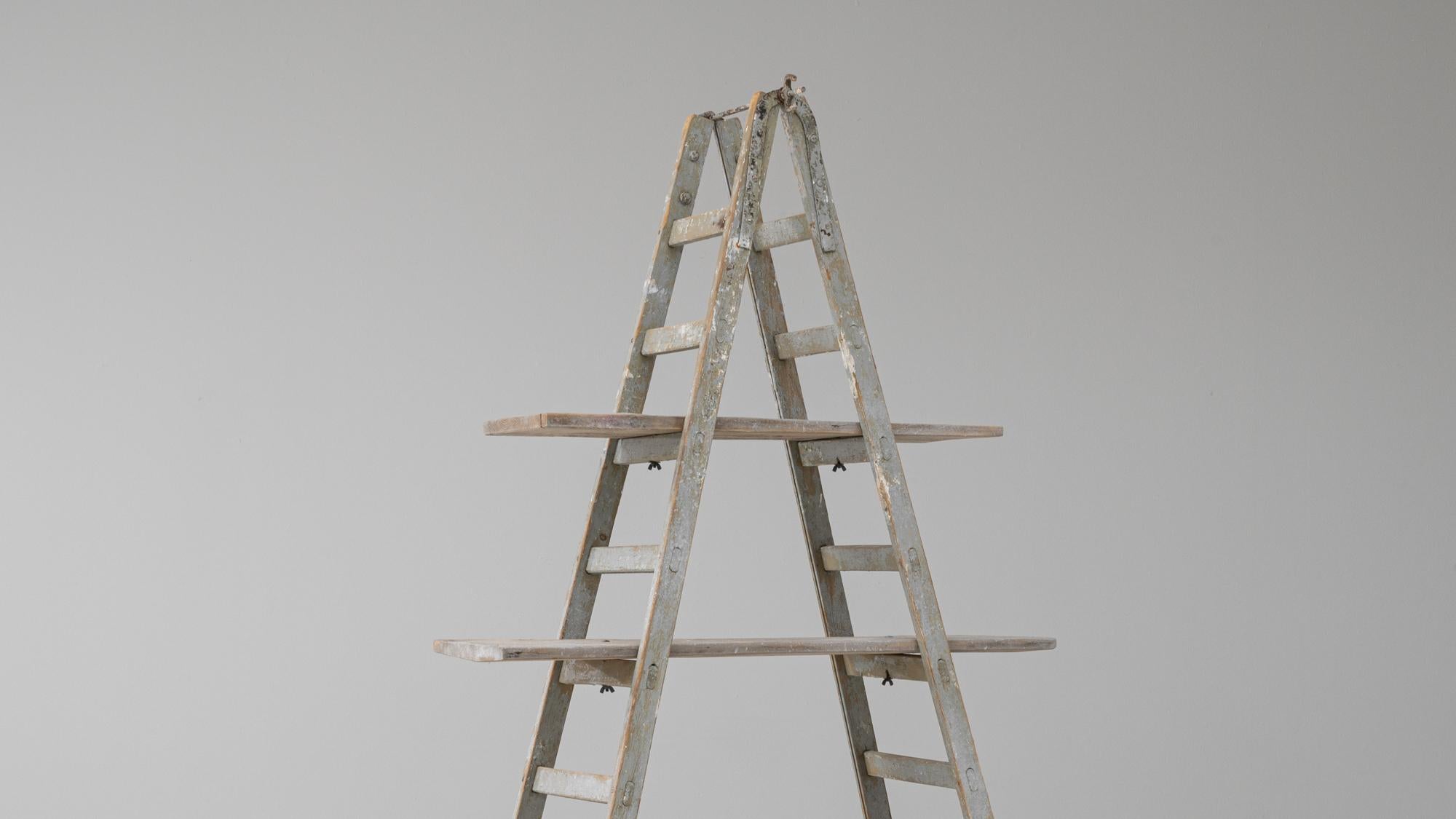 Scaffale francese con struttura ad A del XX secolo in vendita 3