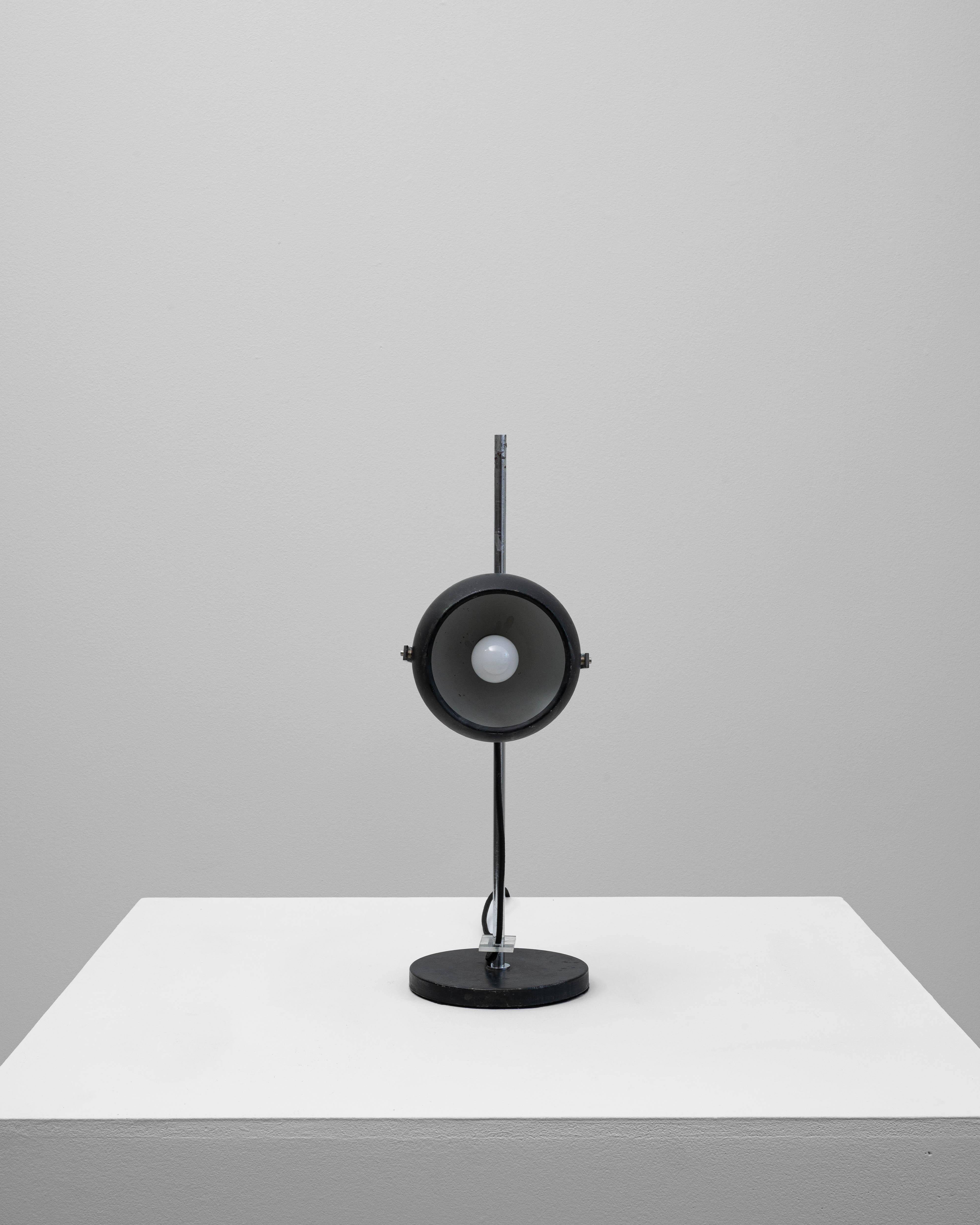 Lampe à poser en métal ajustable du 20e siècle Bon état - En vente à High Point, NC