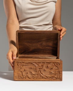 Cajita para joyas francesa del siglo XX, de madera tallada a mano en color ámbar