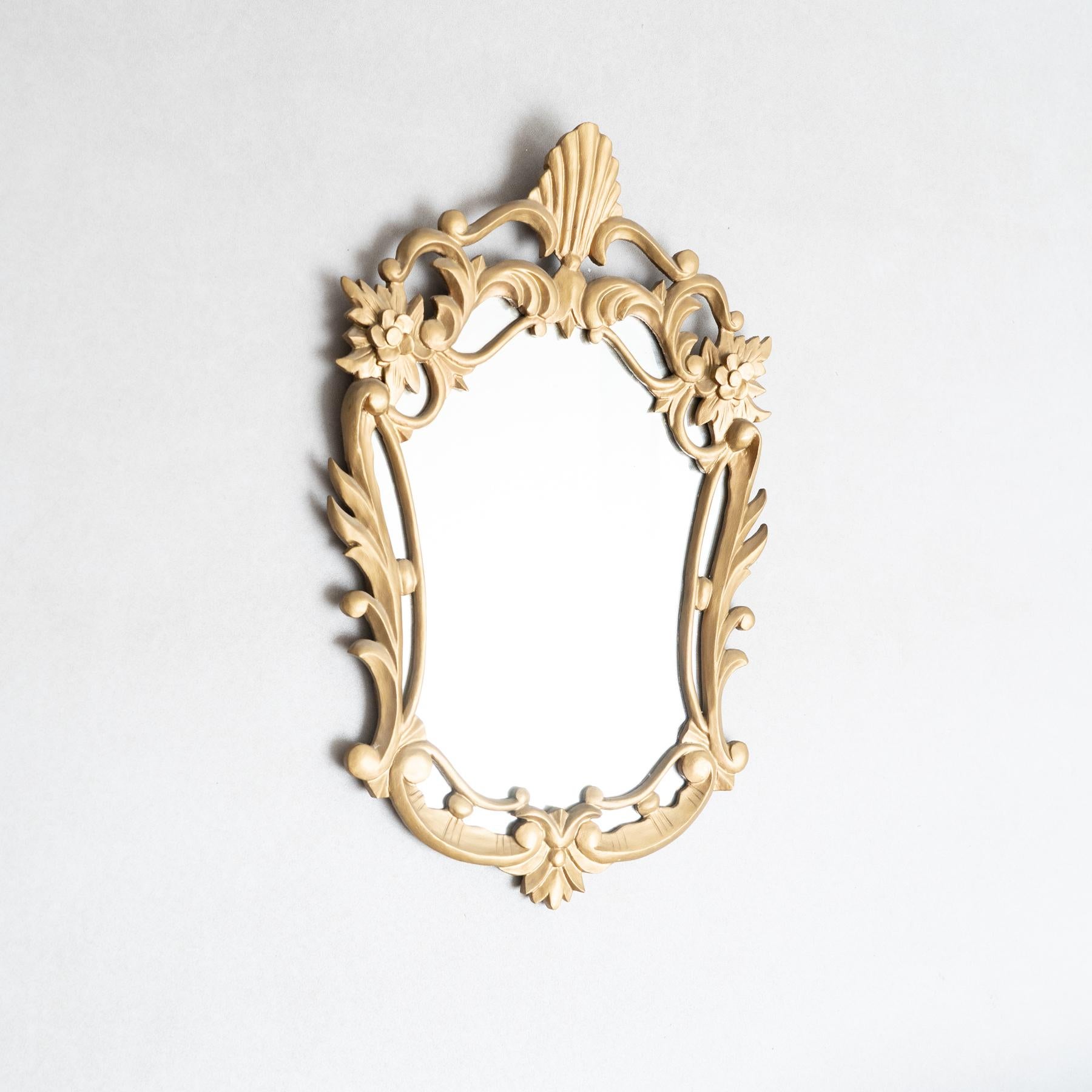 Mid-Century Modern Miroir à cornes d'or Antique Mirror du 20ème siècle : Elegance Timeless en vente