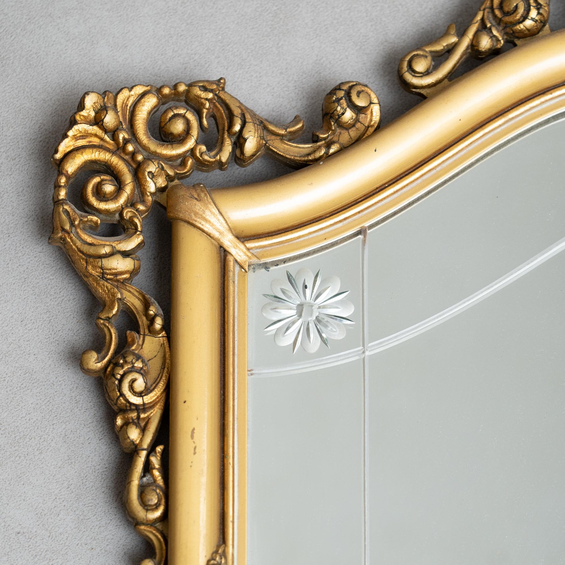 Miroir à cornes d'or Antique Mirror du 20ème siècle : Elegance Timeless Bon état - En vente à Barcelona, ES