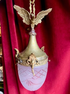 Französische antike Bronze-Hängeleuchte des 20. Jahrhunderts mit Adler und eingraviertem Kristall