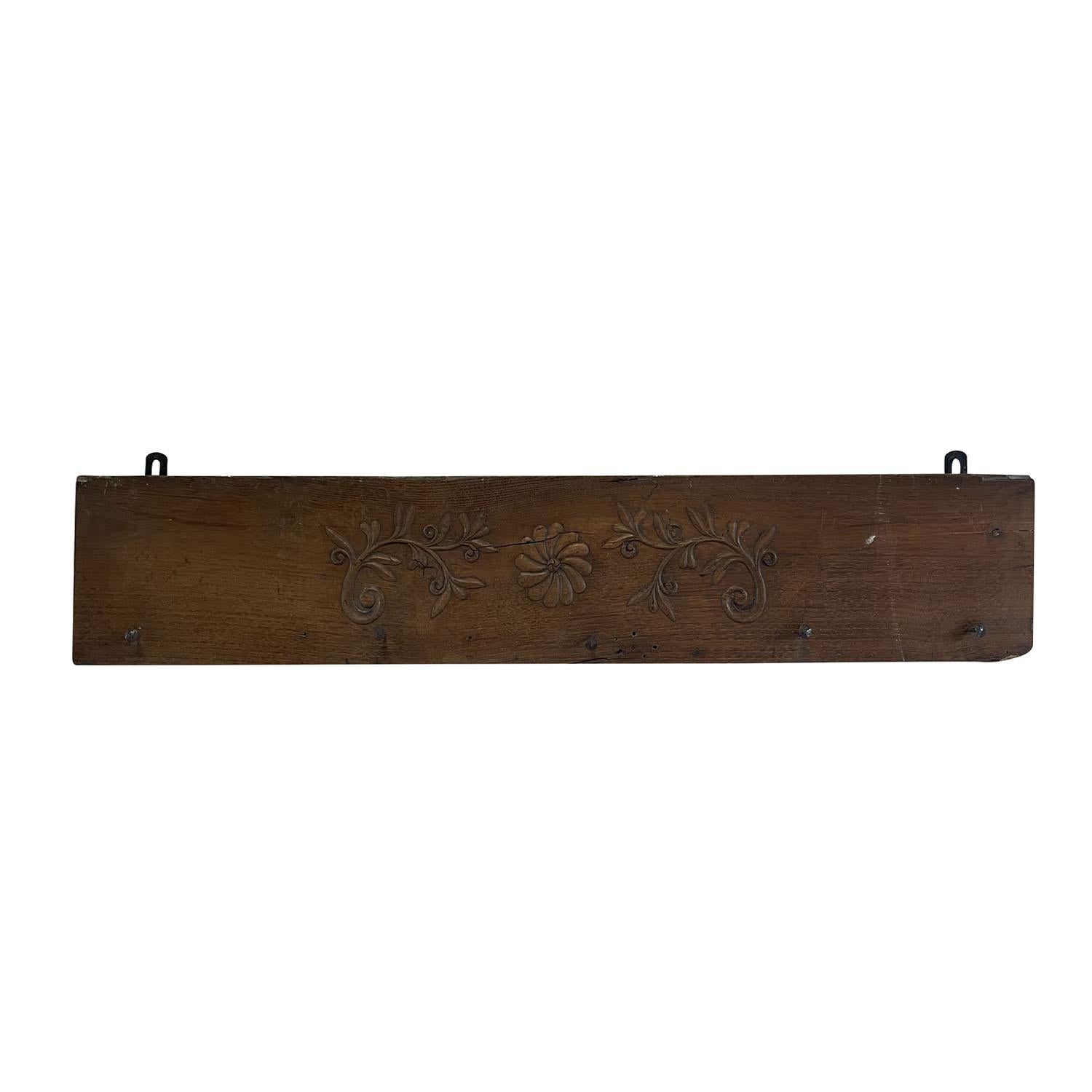 Provincial français Porte-manteau mural en bois ancien du 20ème siècle français en vente