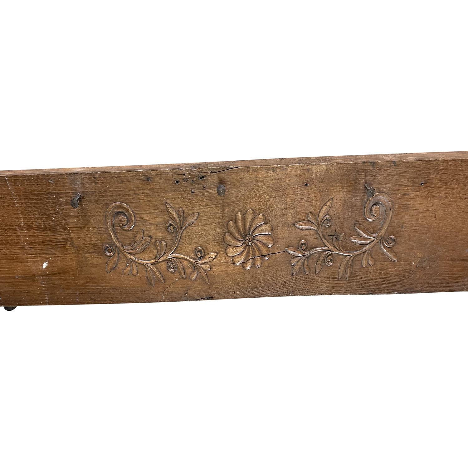 Français Porte-manteau mural en bois ancien du 20ème siècle français en vente