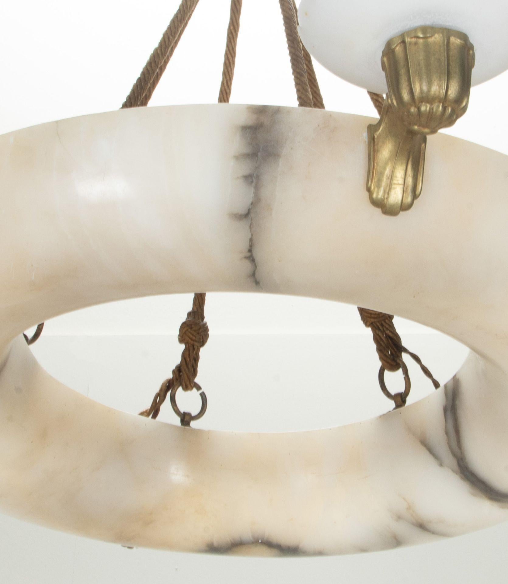 Art Déco Lampadario ad anello in alabastro Art Deco francese del XX secolo in vendita