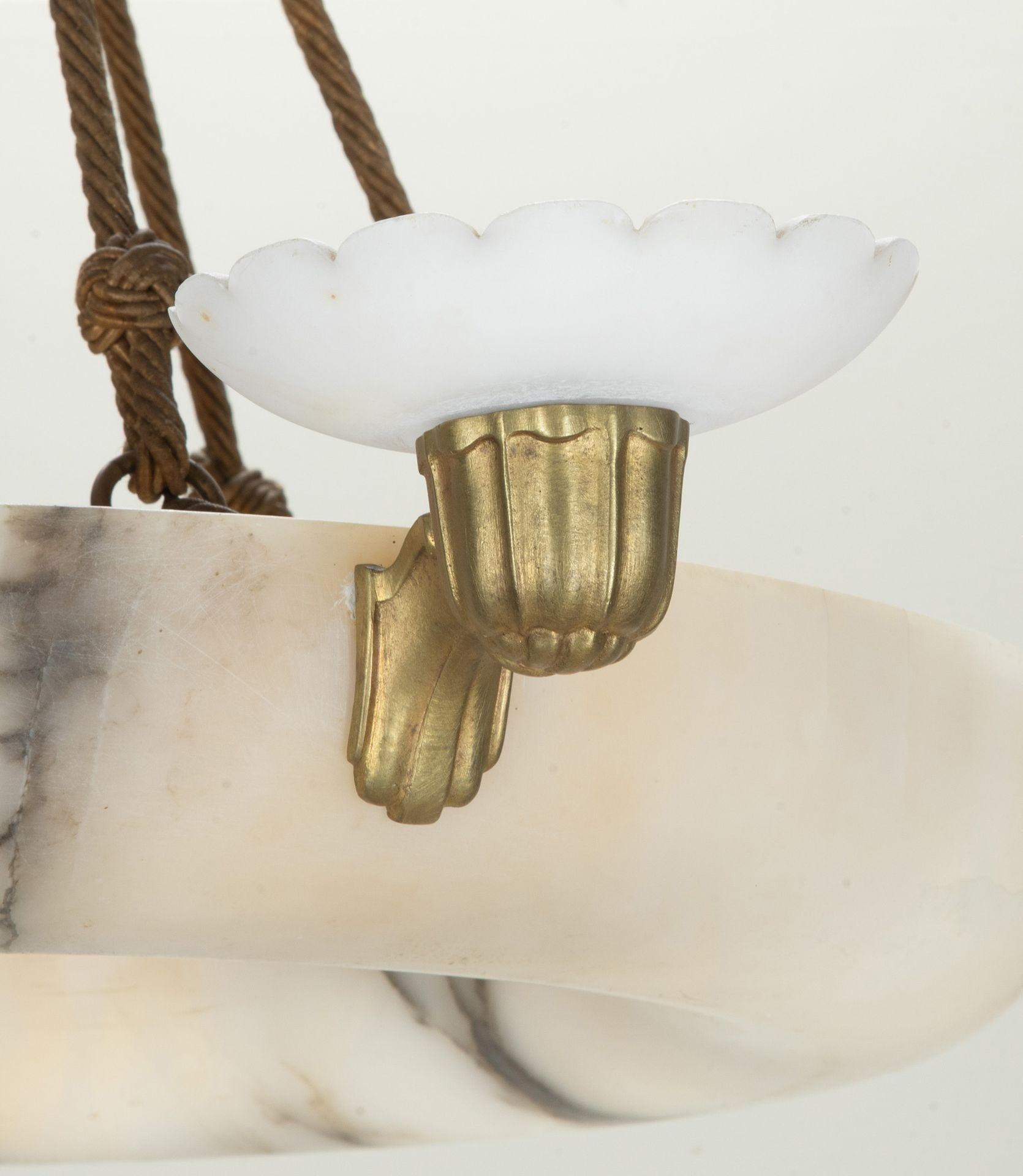 Francese Lampadario ad anello in alabastro Art Deco francese del XX secolo in vendita