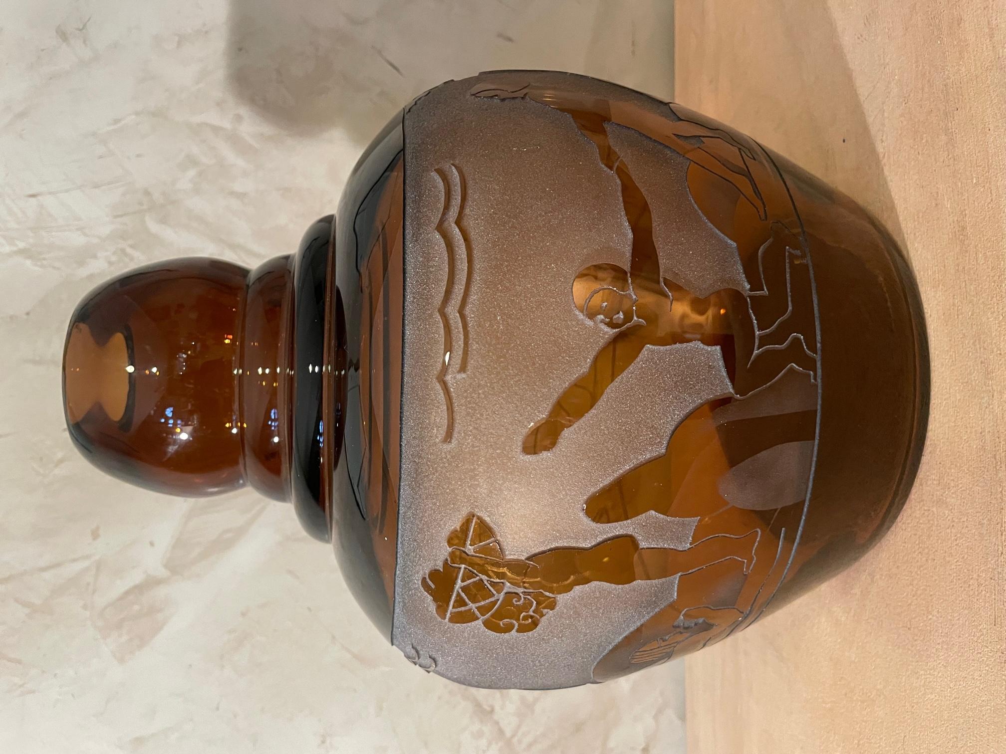 Art déco Vase en verre ambr Art Dco franais du XXe sicle, annes 1930 en vente