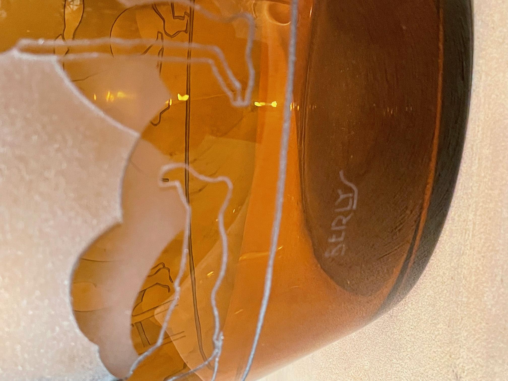 Buriné Vase en verre ambr Art Dco franais du XXe sicle, annes 1930 en vente
