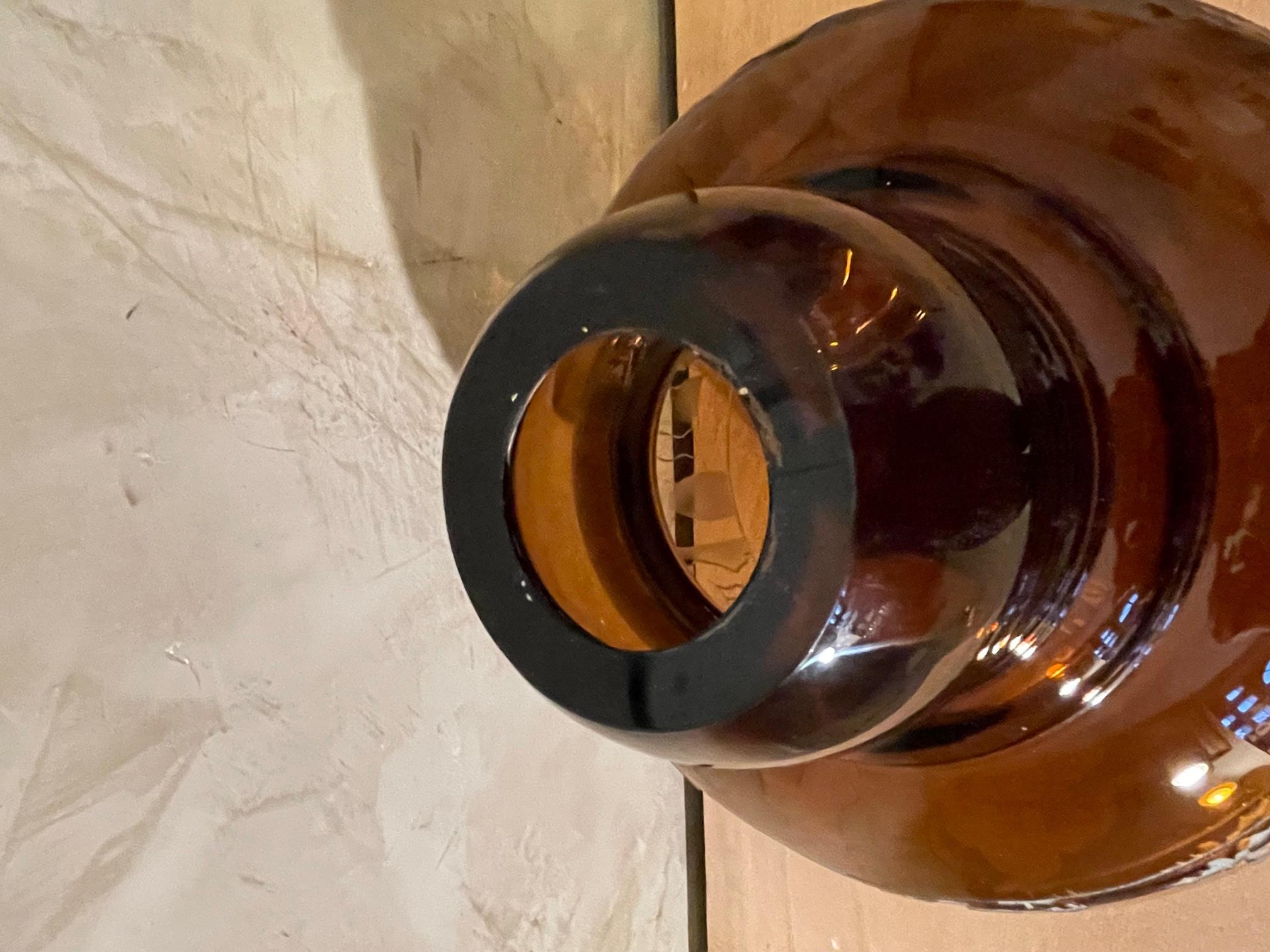 Milieu du XXe siècle Vase en verre ambr Art Dco franais du XXe sicle, annes 1930 en vente