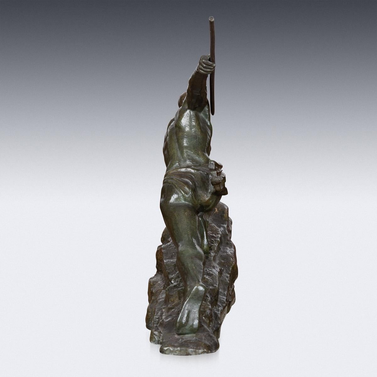 französische Art-déco-Bronze des 20. Jahrhunderts von Pierre Le Faguay (1892-1962), modelliert als Jäger mit Speer auf einer Felsenscherbe (Der Steinjäger).

ZUSTAND
In großartigem Zustand - keine Schäden.

GRÖSSE
Höhe: 38 cm
Breite: 55cm