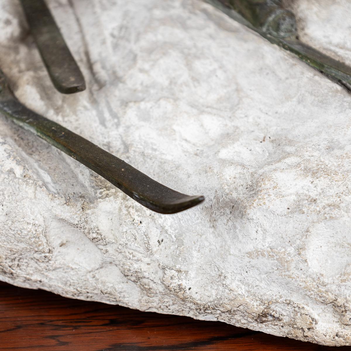 Sciatori in bronzo Art Deco del XX secolo su base in Stone bianca, A. David c.1920 4