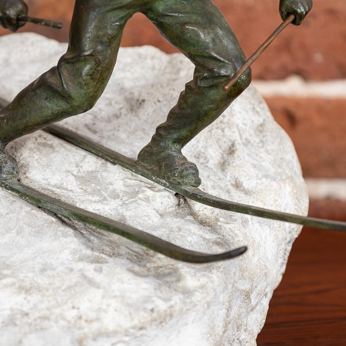 Sciatori in bronzo Art Deco del XX secolo su base in Stone bianca, A. David c.1920 7
