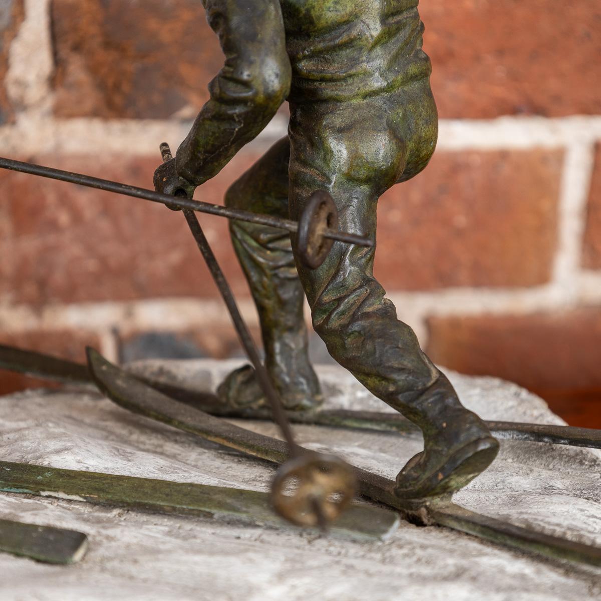 Sciatori in bronzo Art Deco del XX secolo su base in Stone bianca, A. David c.1920 13